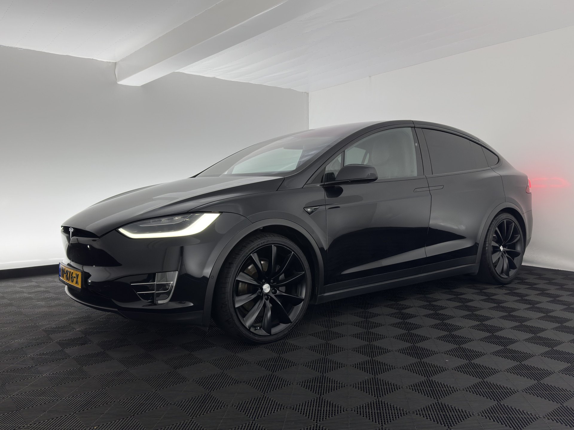 Tesla Model X 100 kWh - Electric - Automatic - 612 hp - 204.811 km