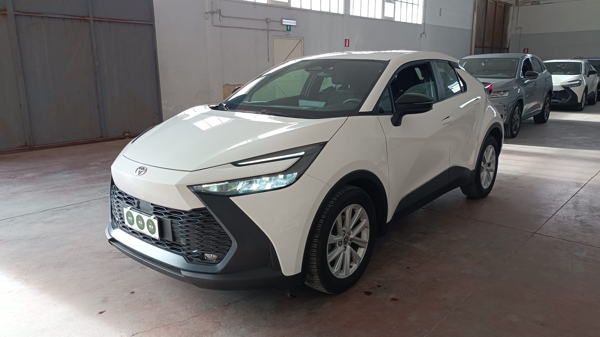 Toyota C-HR 1.8 Active - Hybrid - Automatic - 140 hp - 15.191 km