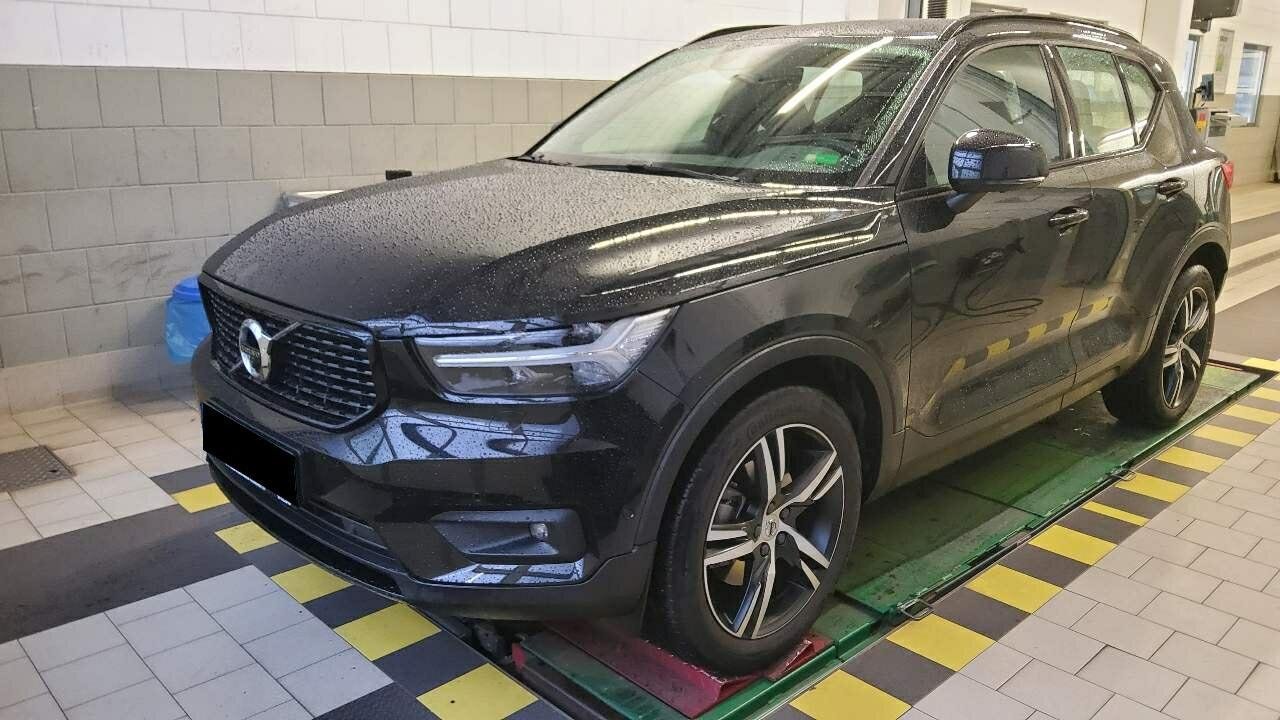 Volvo XC40 B4 Plus Dark - Petrol - Automatic - 197 hp - 39.588 km