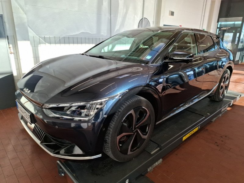 Kia EV6 74 kWh - Electric - Automatic - 325 hp - 56.776 km