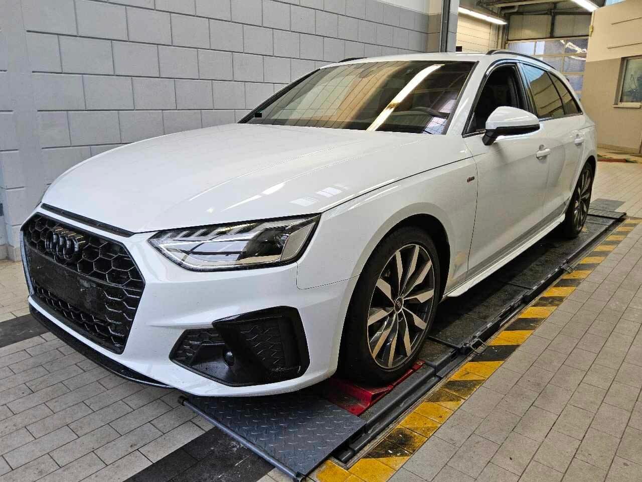 Audi A4 35 TFSI S Line - Petrol - Automatic - 150 hp - 68.370 km