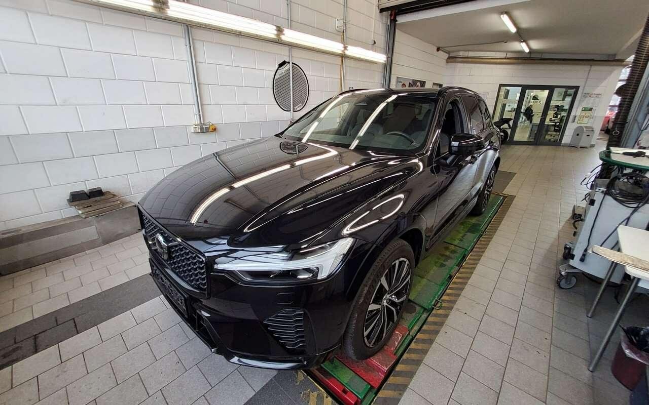 Volvo XC60 3.2 Plus Dark - Petrol - Automatic - 250 hp - 22.738 km