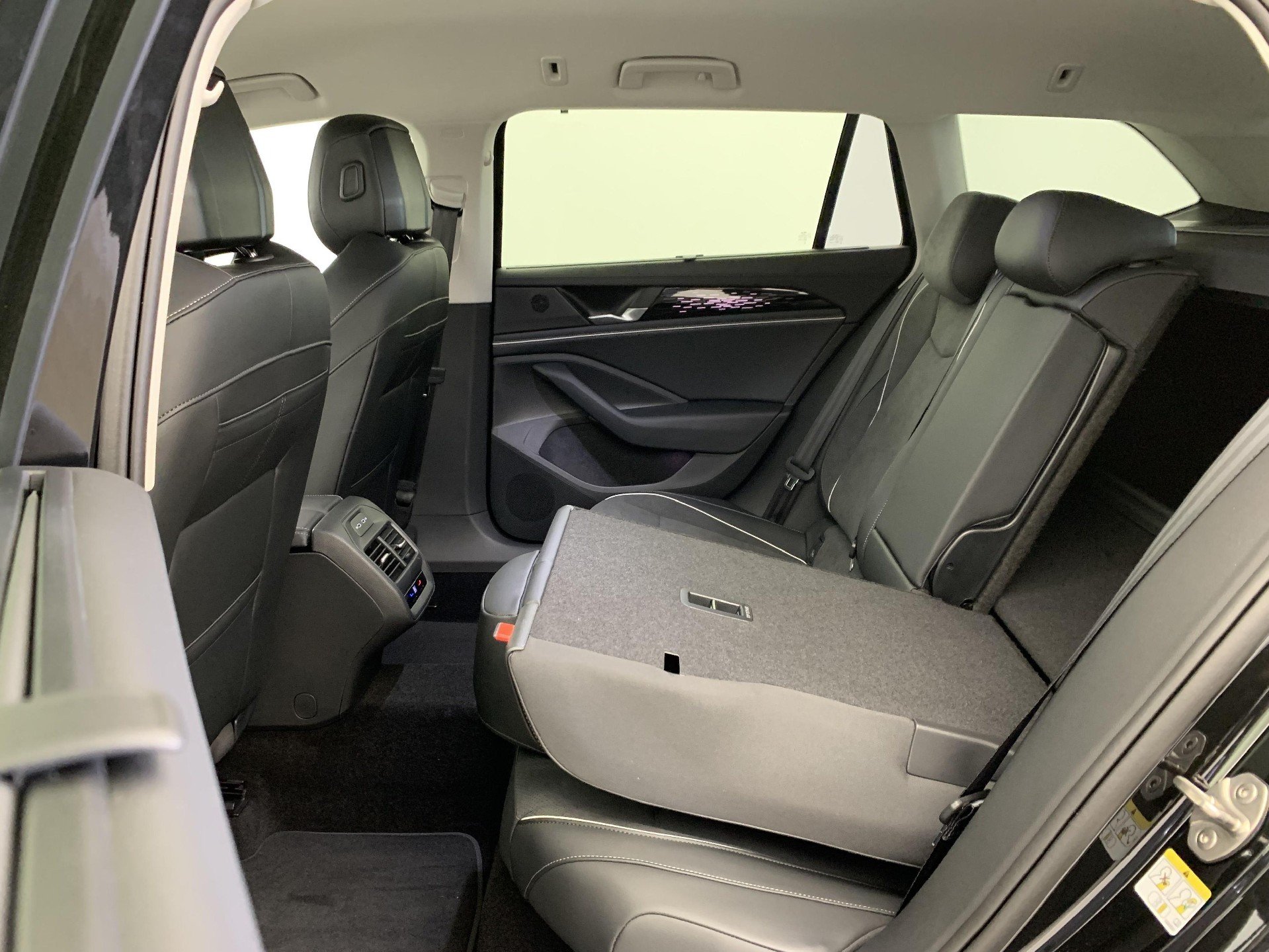 2025 Volkswagen Passat   