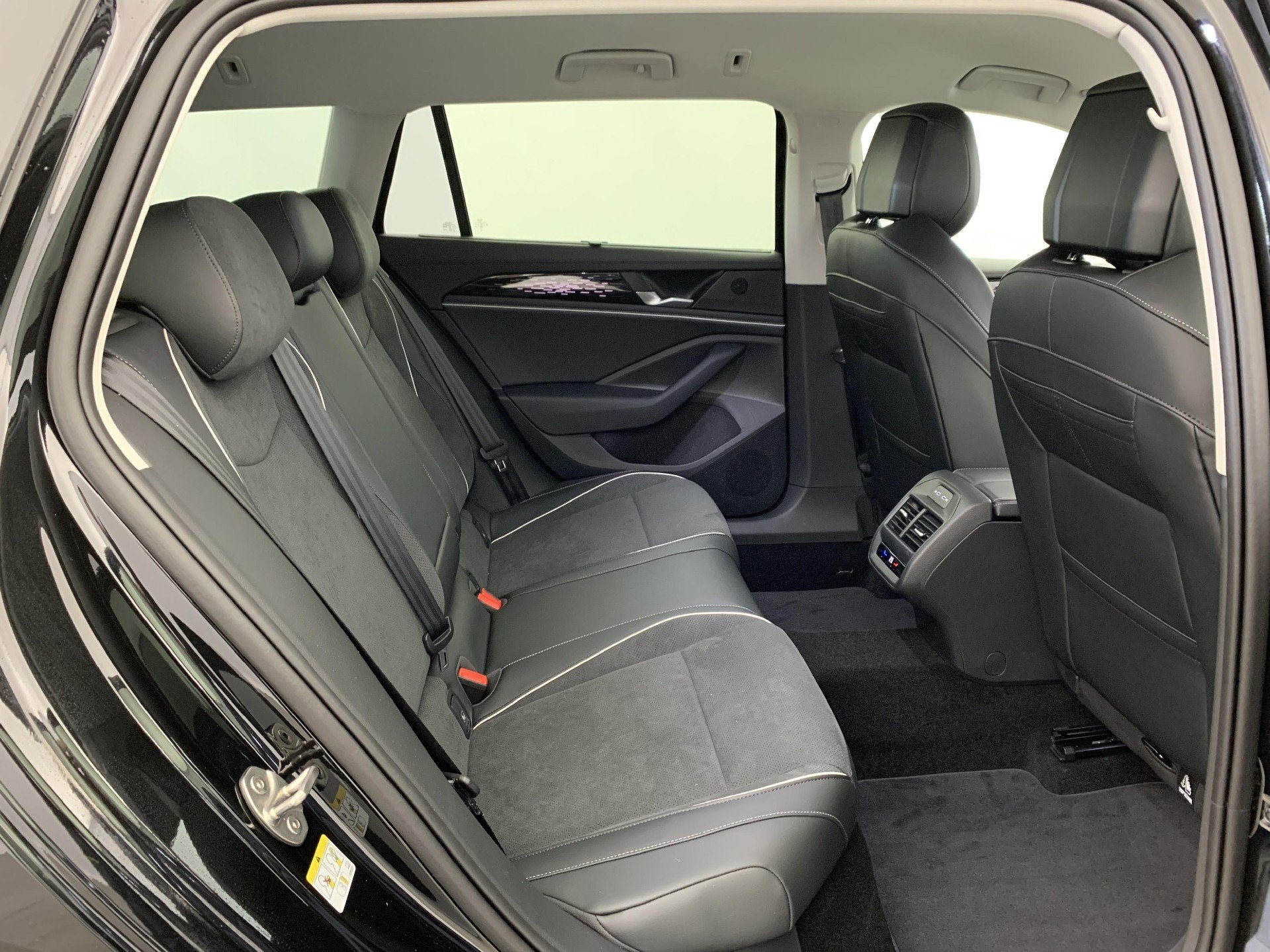 2025 Volkswagen Passat   