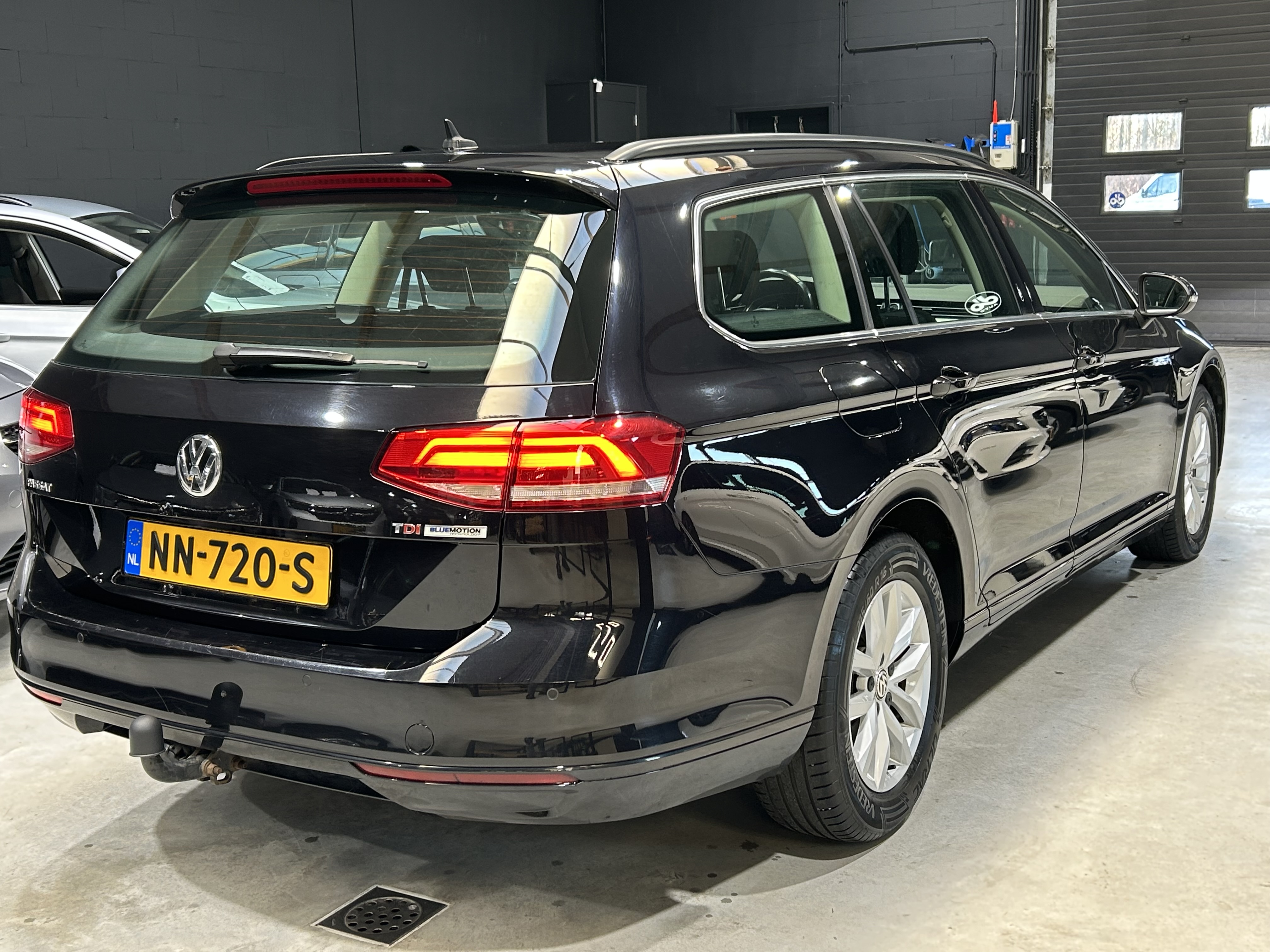 Volkswagen Passat Variant 1.6 TDI Comfortline - Diesel - Manual - 120 hp - 221.455 km