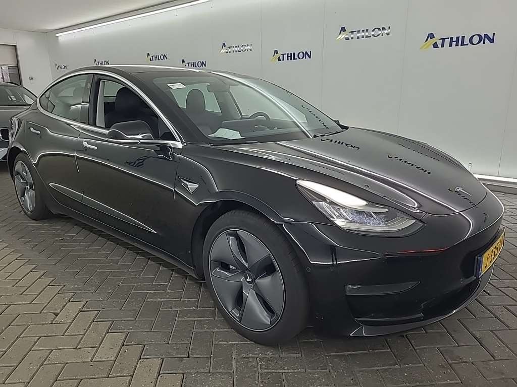 Tesla Model 3 - 351 hp - 114.195 km