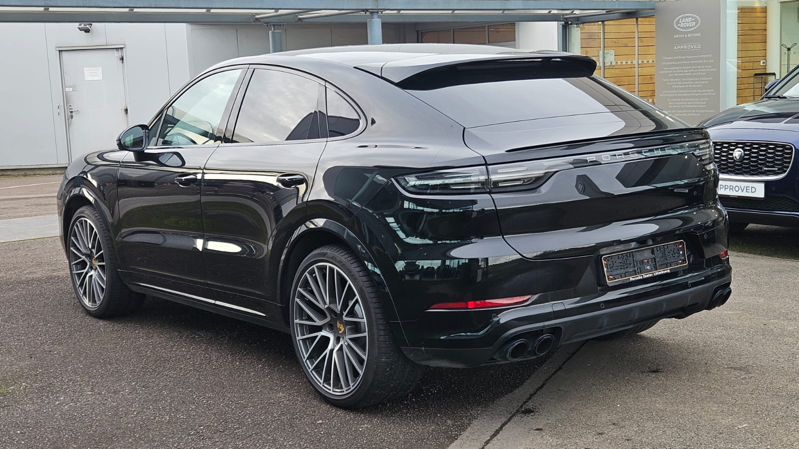 2023 Porsche Cayenne   