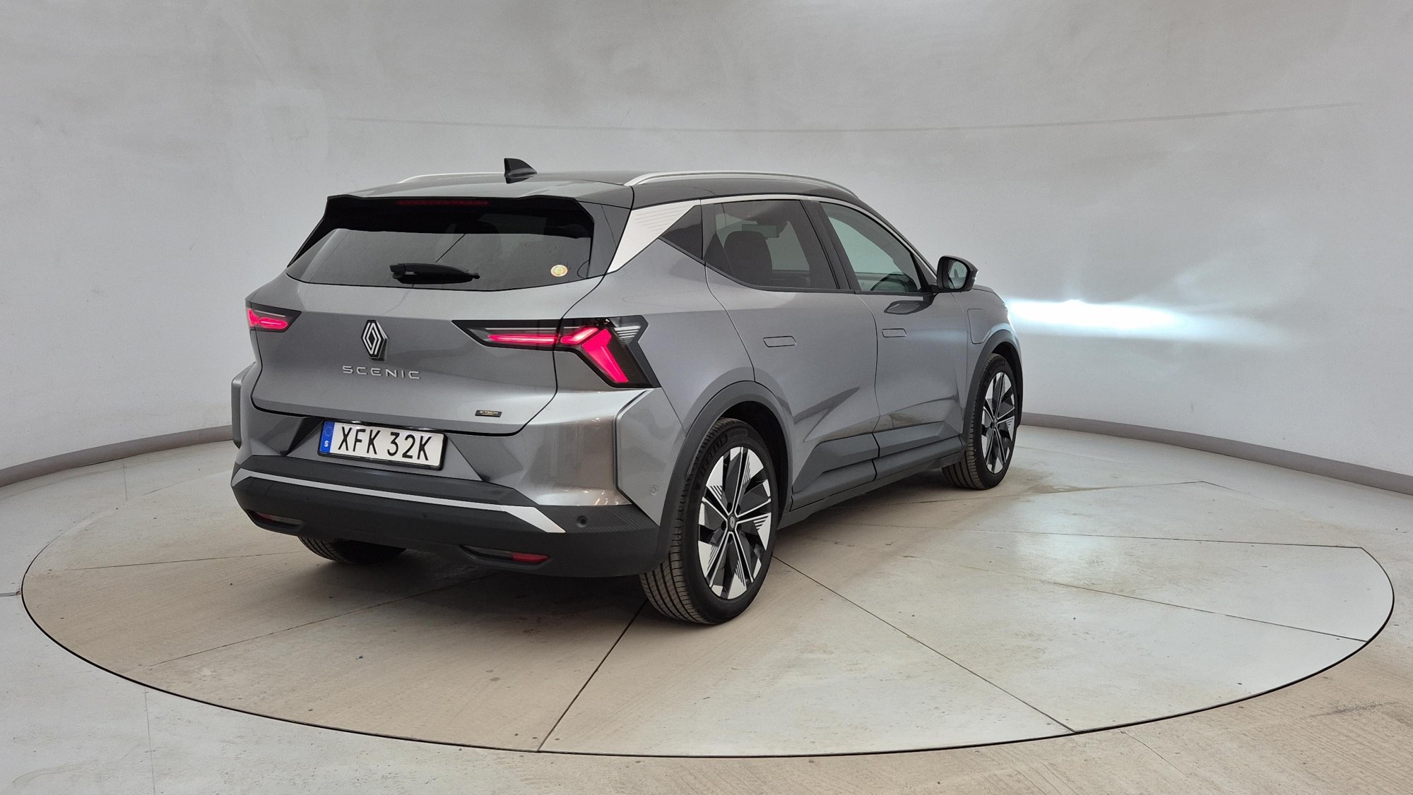 Renault Scenic E-Tech 87 kWh - Electric - Automatic - 218 hp - 12.010 km