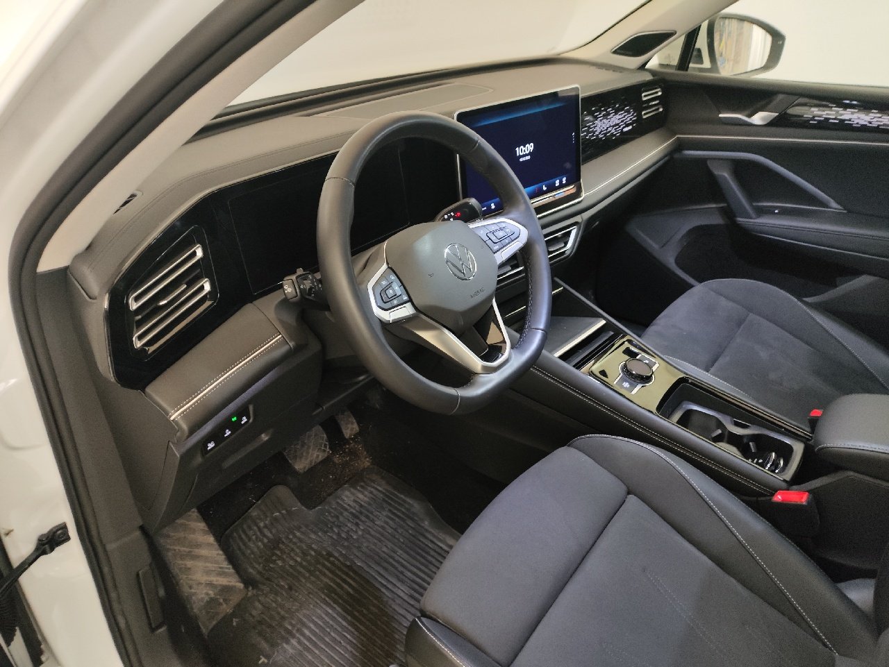 2024 Volkswagen Tiguan   AWD