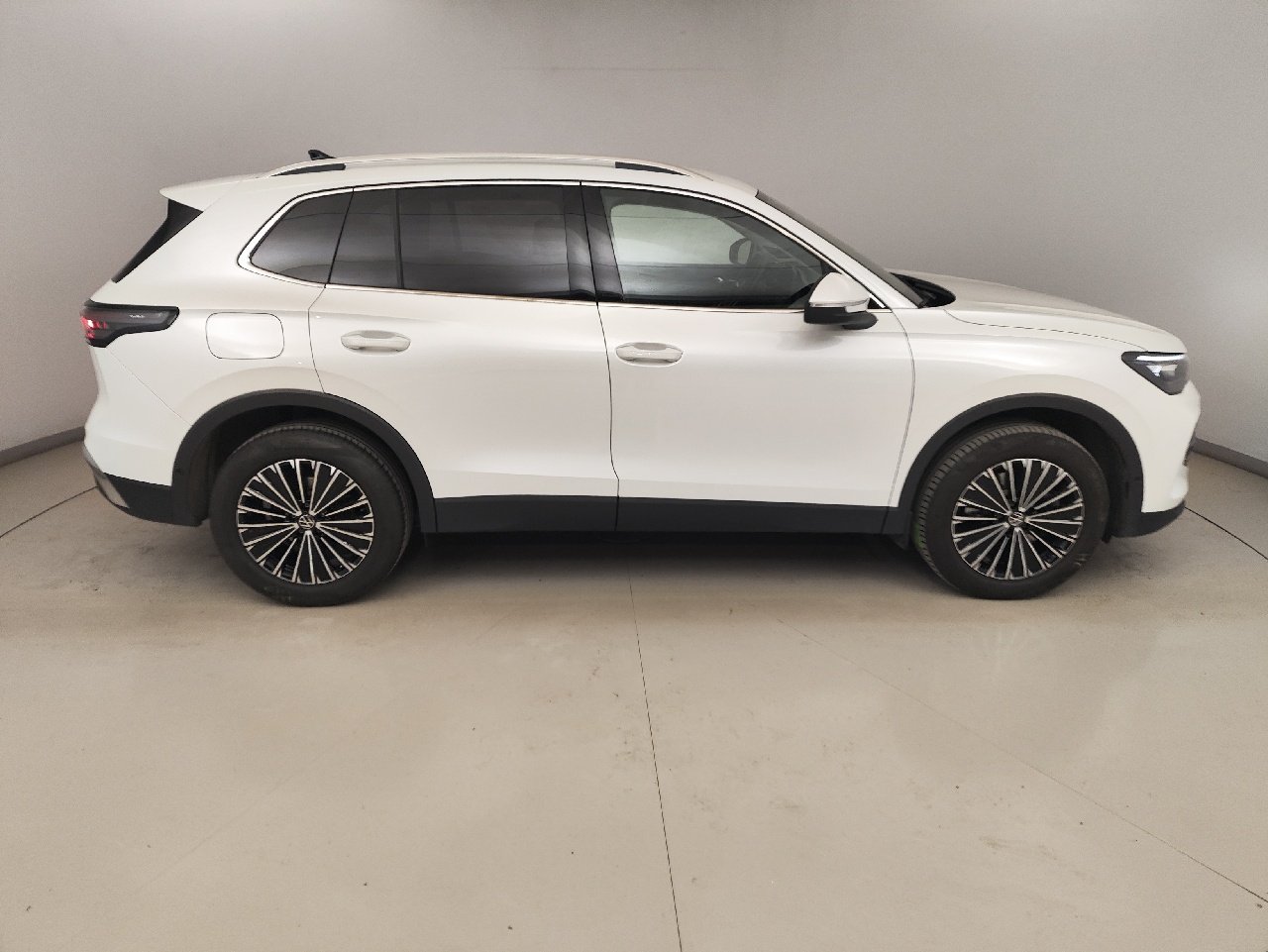 2024 Volkswagen Tiguan   AWD