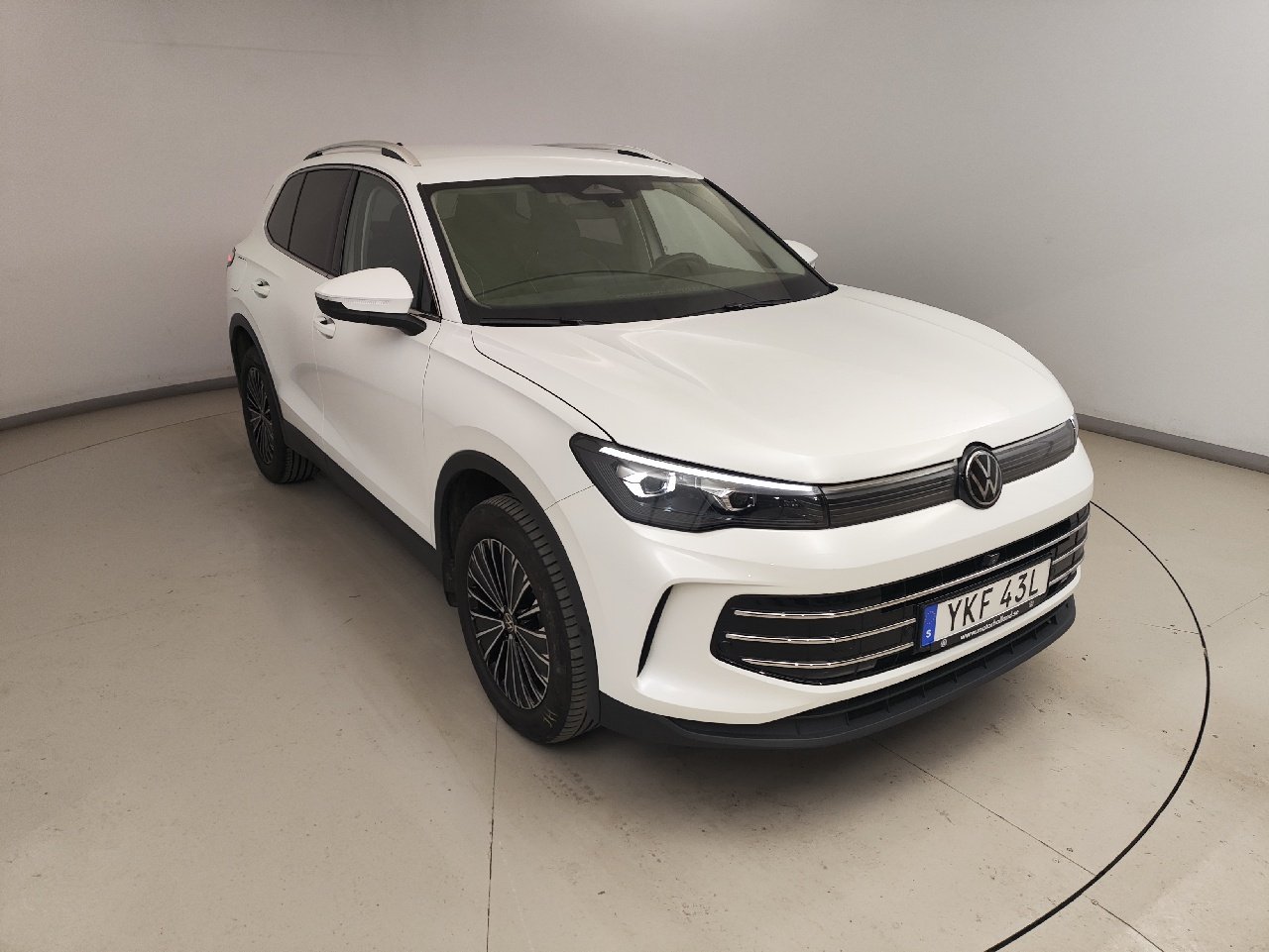 2024 Volkswagen Tiguan   AWD