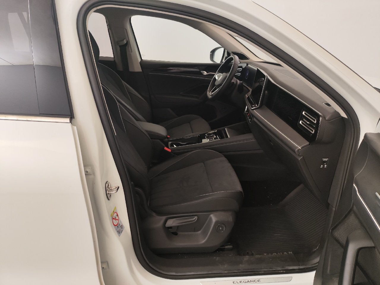 2024 Volkswagen Tiguan   AWD