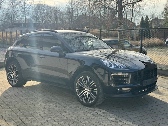 2018 Porsche Macan   AWD