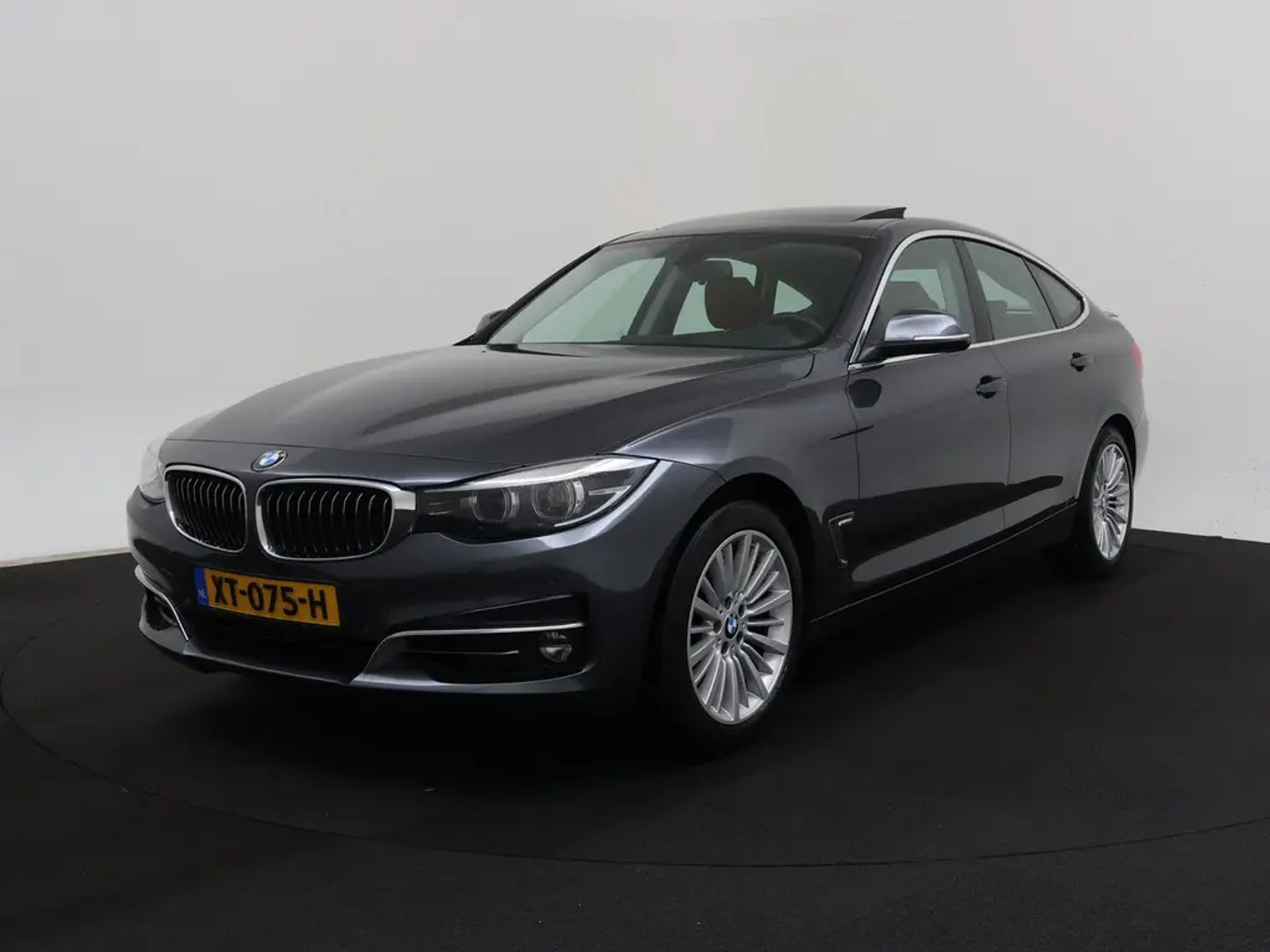 BMW 3 Series 330i High Executive - Petrol - Automatic - 252 hp - 145.544 km