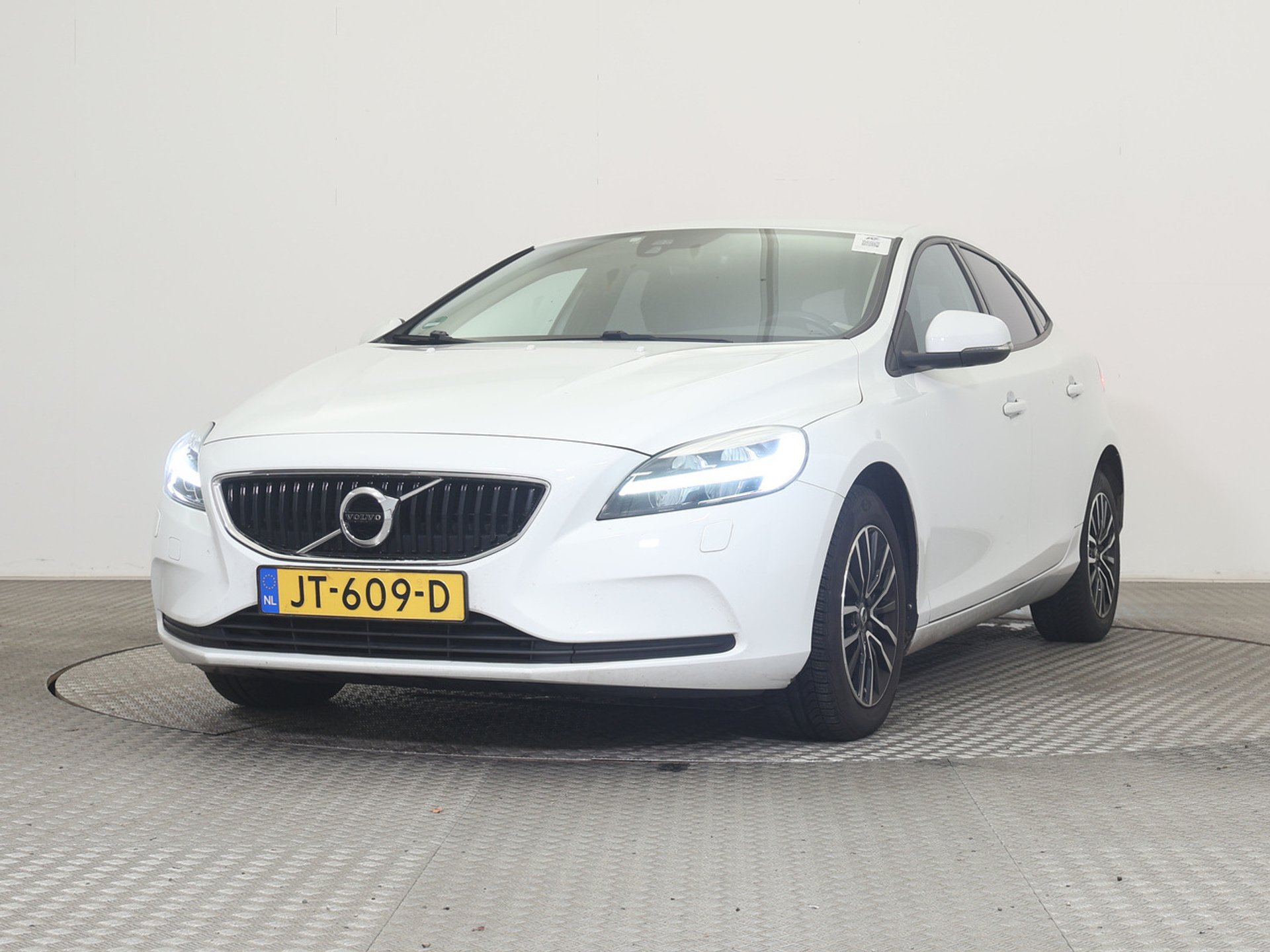 Volvo V40 T2 Kinetic - Petrol - Manual - 122 hp - 119.148 km