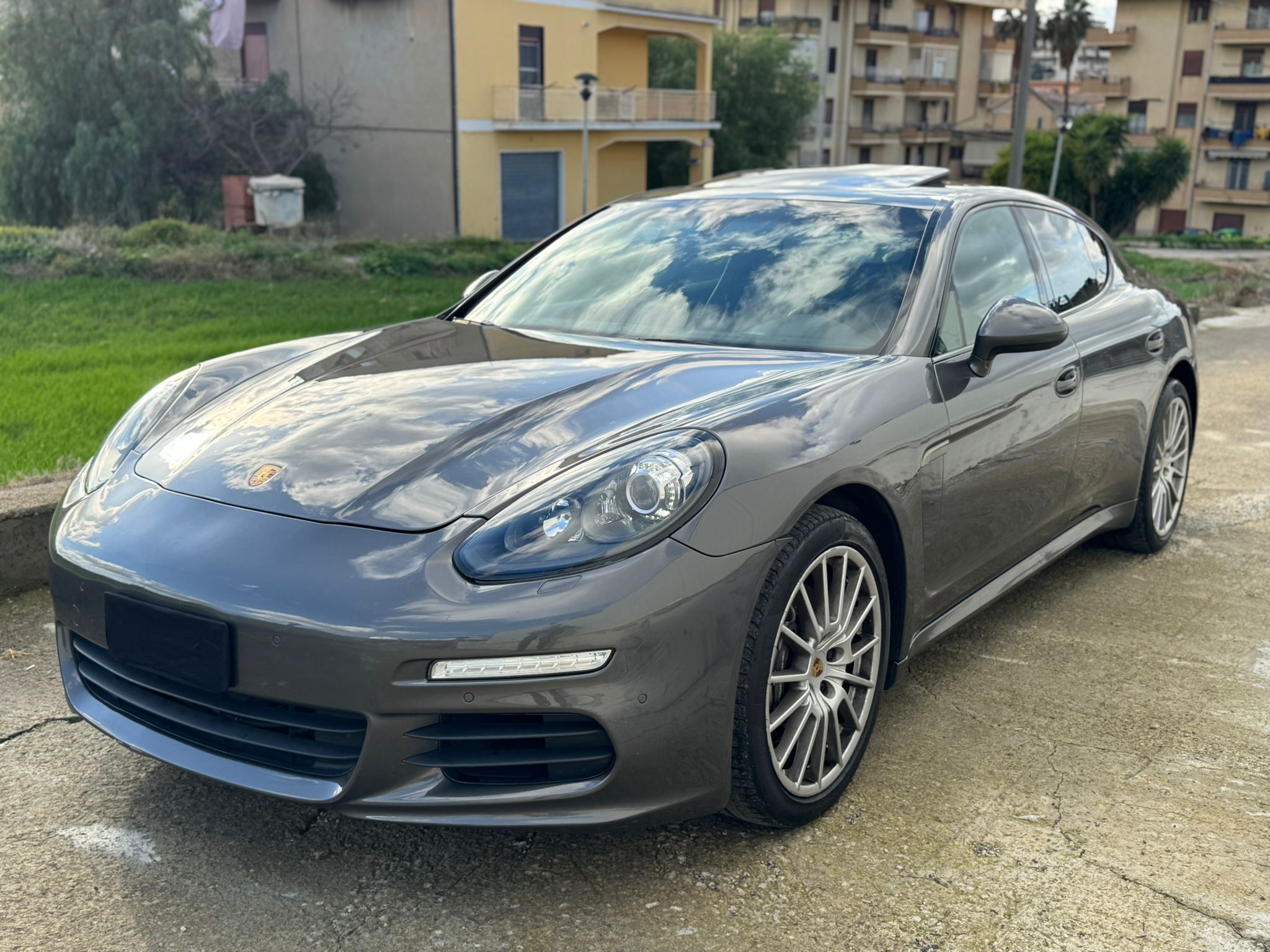 Porsche Panamera 3.0 - Diesel - Automatic - 300 hp - 147.620 km