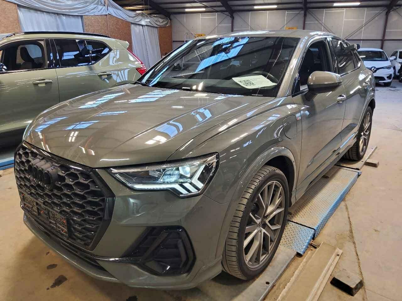 Audi Q3 45 TFSIe S Line - Hybrid - Automatic - 150 hp - 107.408 km