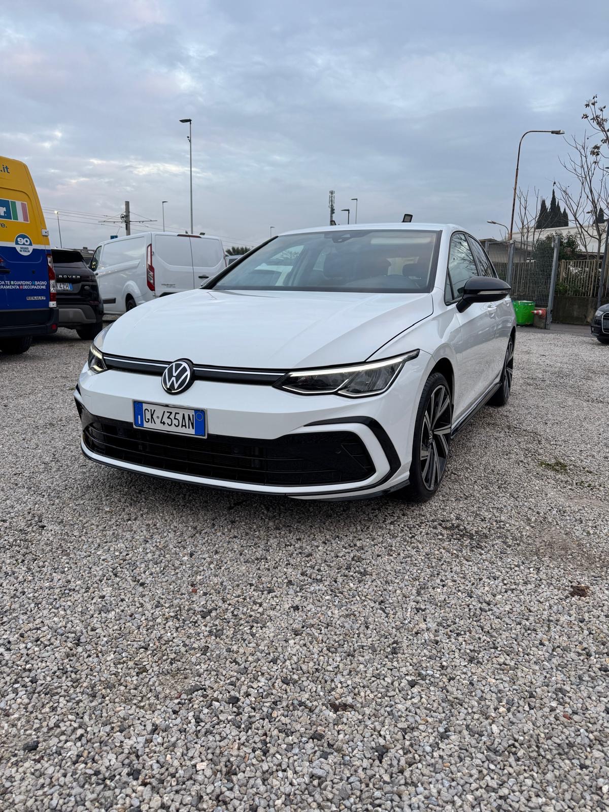 Volkswagen Golf 2.0 TDI R-Line - Diesel - Automatic - 150 hp - 97.685 km