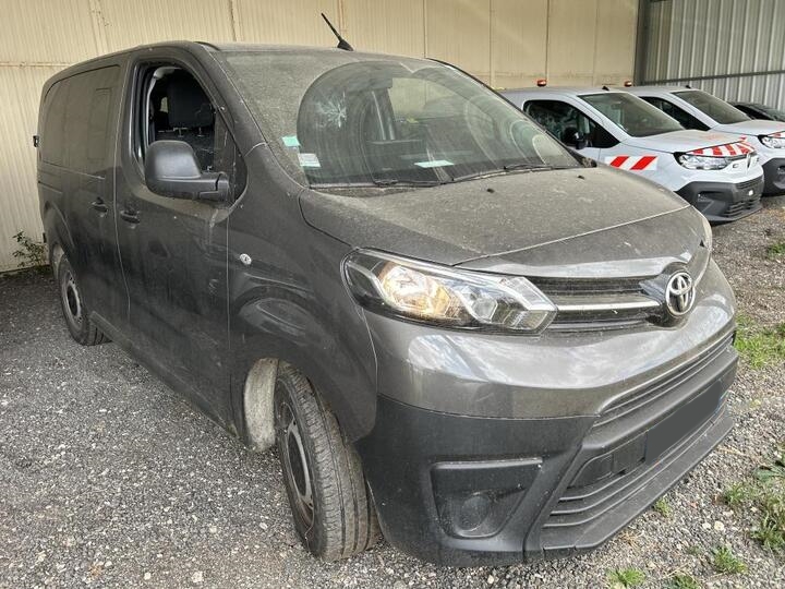 Toyota ProAce 1.5 D-4D Dynamic - Diesel - Manual - 119 hp - 32.999 km