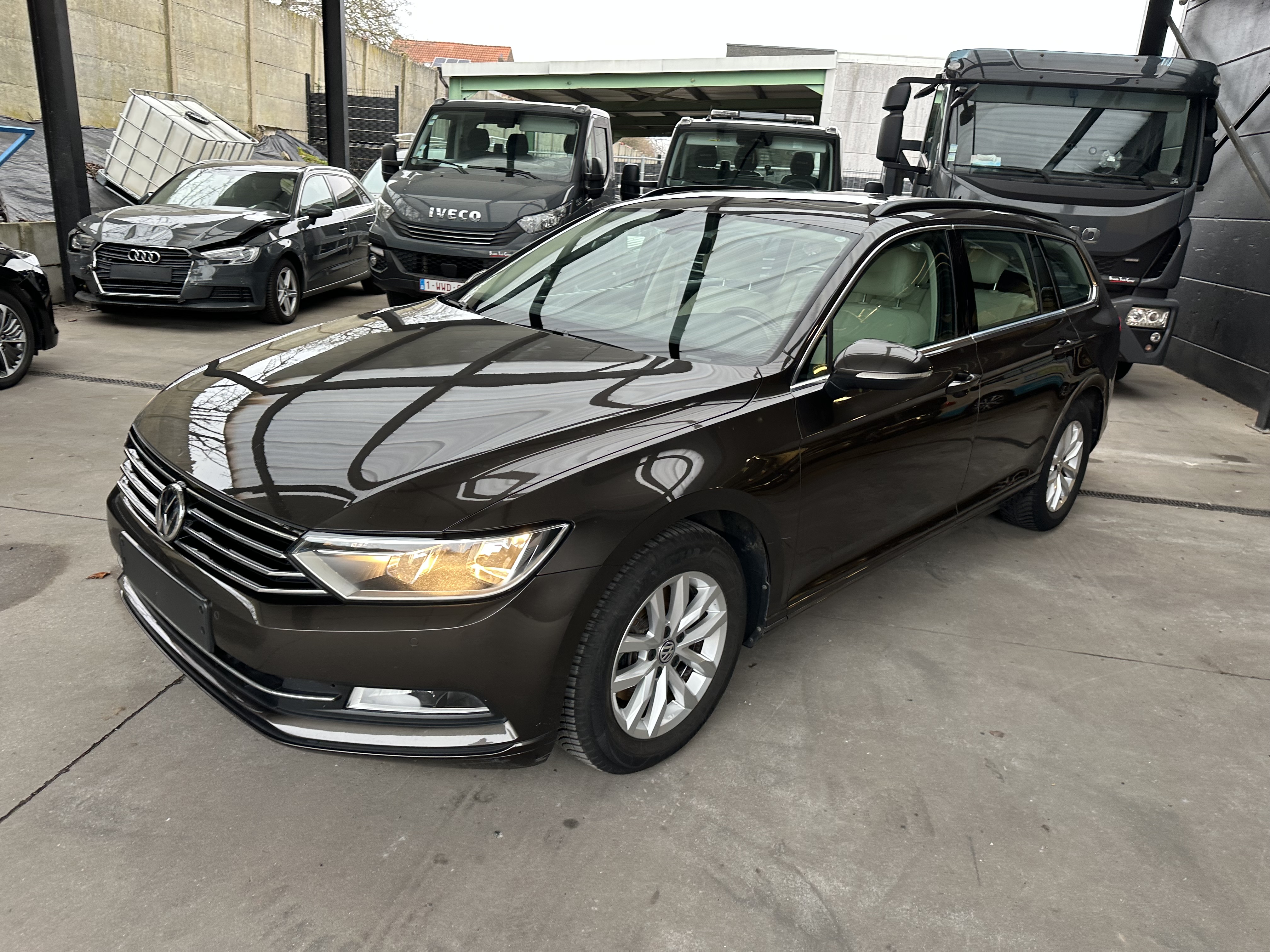 Volkswagen Passat 1.6 TDI Comfortline Business - Diesel - Manual - 120 hp - 150.881 km