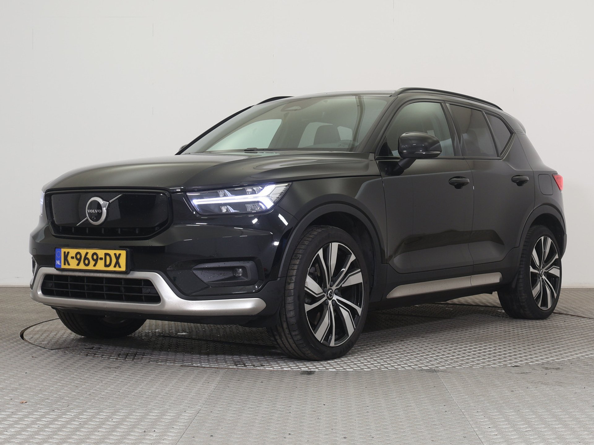 Volvo XC40 P8 R-Design - Electric - Automatic - 204 hp - 200.204 km