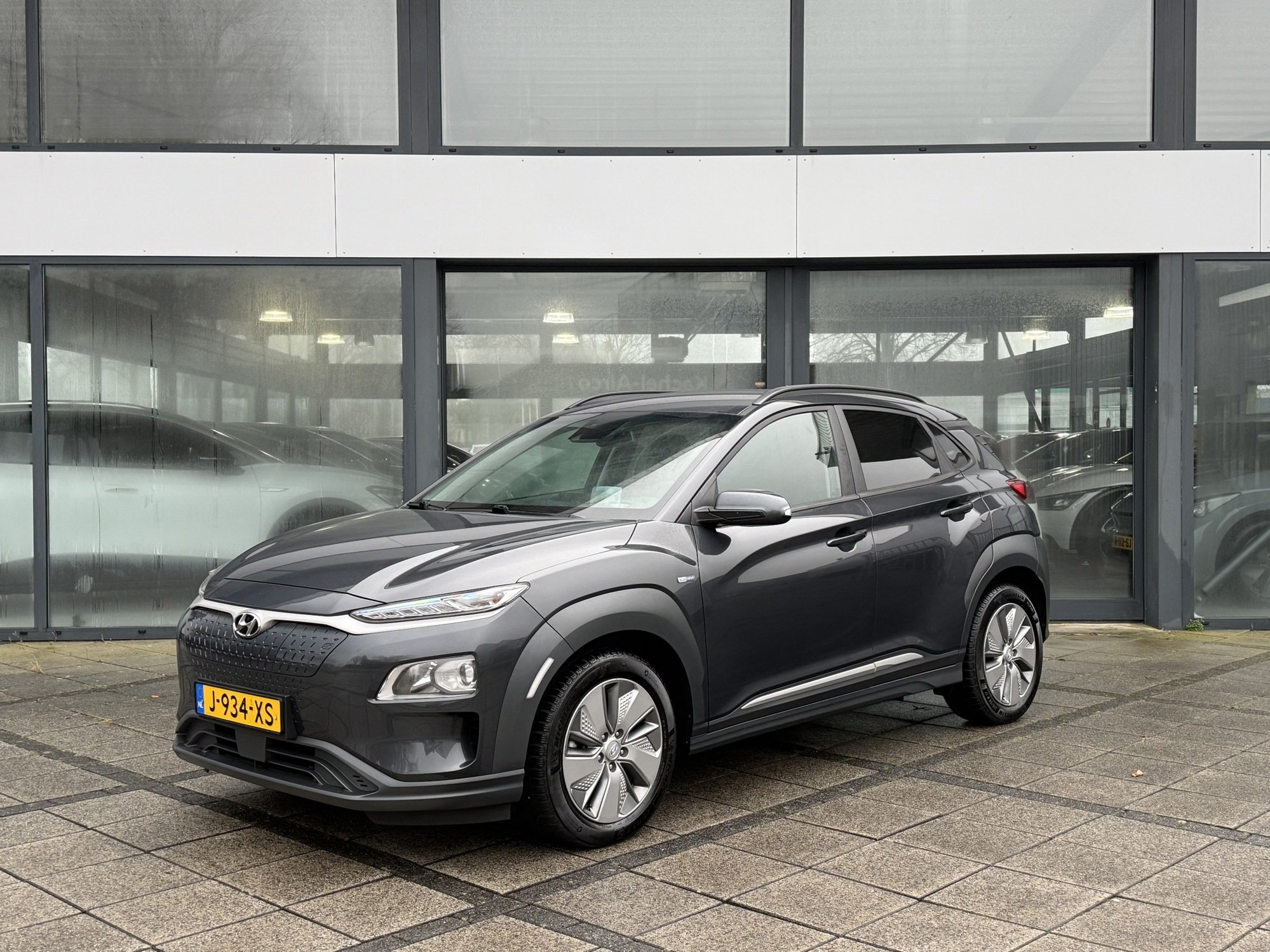 Hyundai Kona 64 kWh - Electric - Automatic - 204 hp - 99.773 km