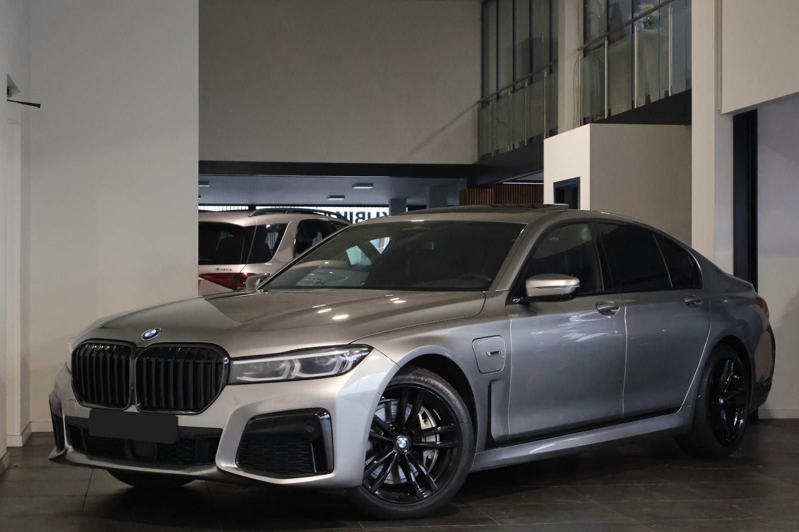 BMW 7 Series 745e M Sport - Hybrid - Automatic - 286 hp - 123.689 km
