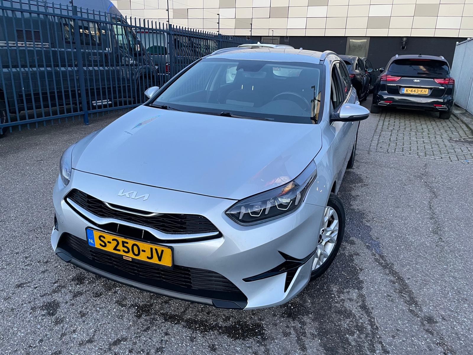 Kia Ceed 1.0 T-GDI DynamicLine - Petrol - Manual - 120 hp - 97.874 km