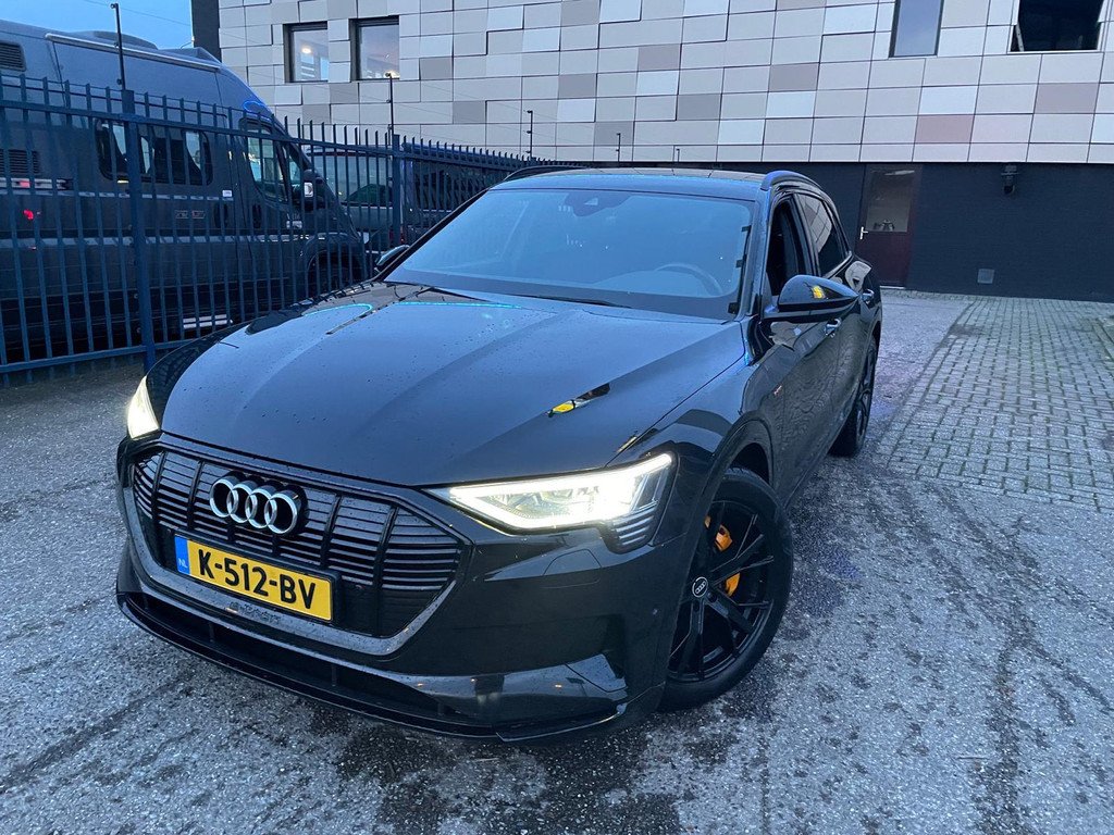 Audi E-tron 55 Business - Electric - Automatic - 408 hp - 136.250 km