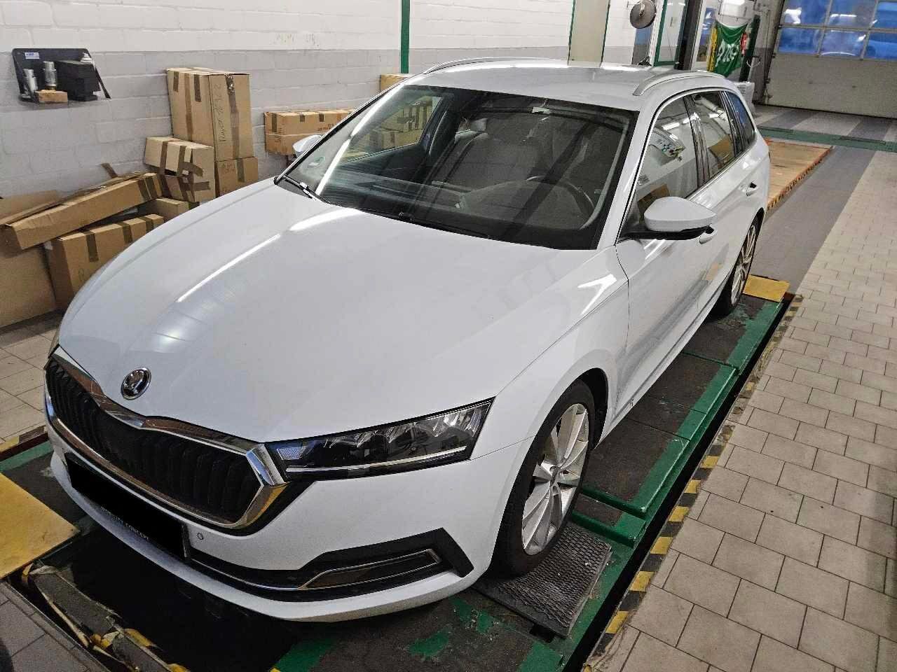 Skoda Octavia Combi 2.0 TDI Style - Diesel - Automatic - 150 hp - 122.045 km