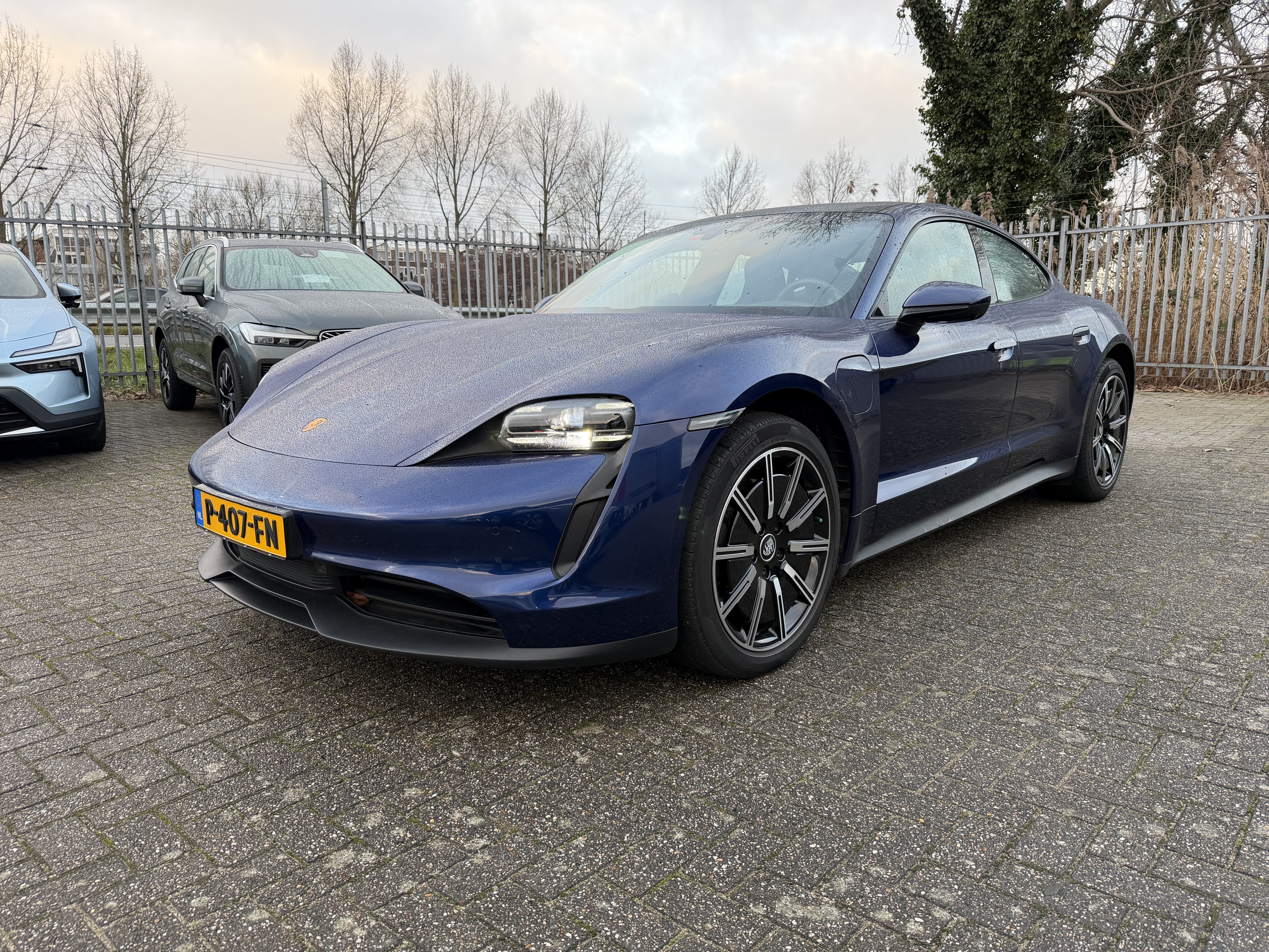 Porsche Taycan 79 kWh - Electric - Automatic - 380 hp - 86.349 km