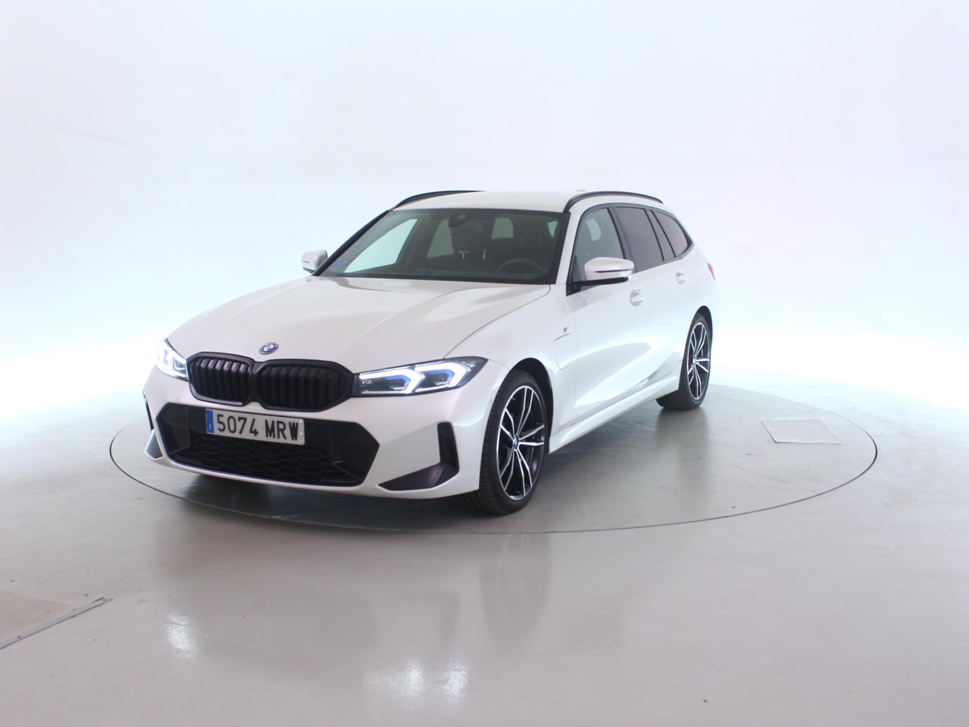 BMW 3 Series Touring 330e M Sport - xDrive - Hybrid - Automatic - 292 hp - 28.659 km