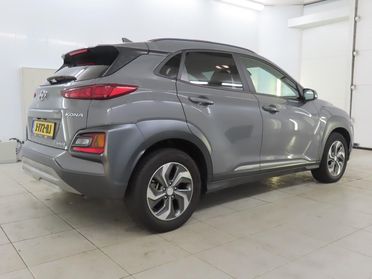 Hyundai Kona 1.6 GDI Fashion - Hybrid - Automatic - 141 hp - 73.289 km