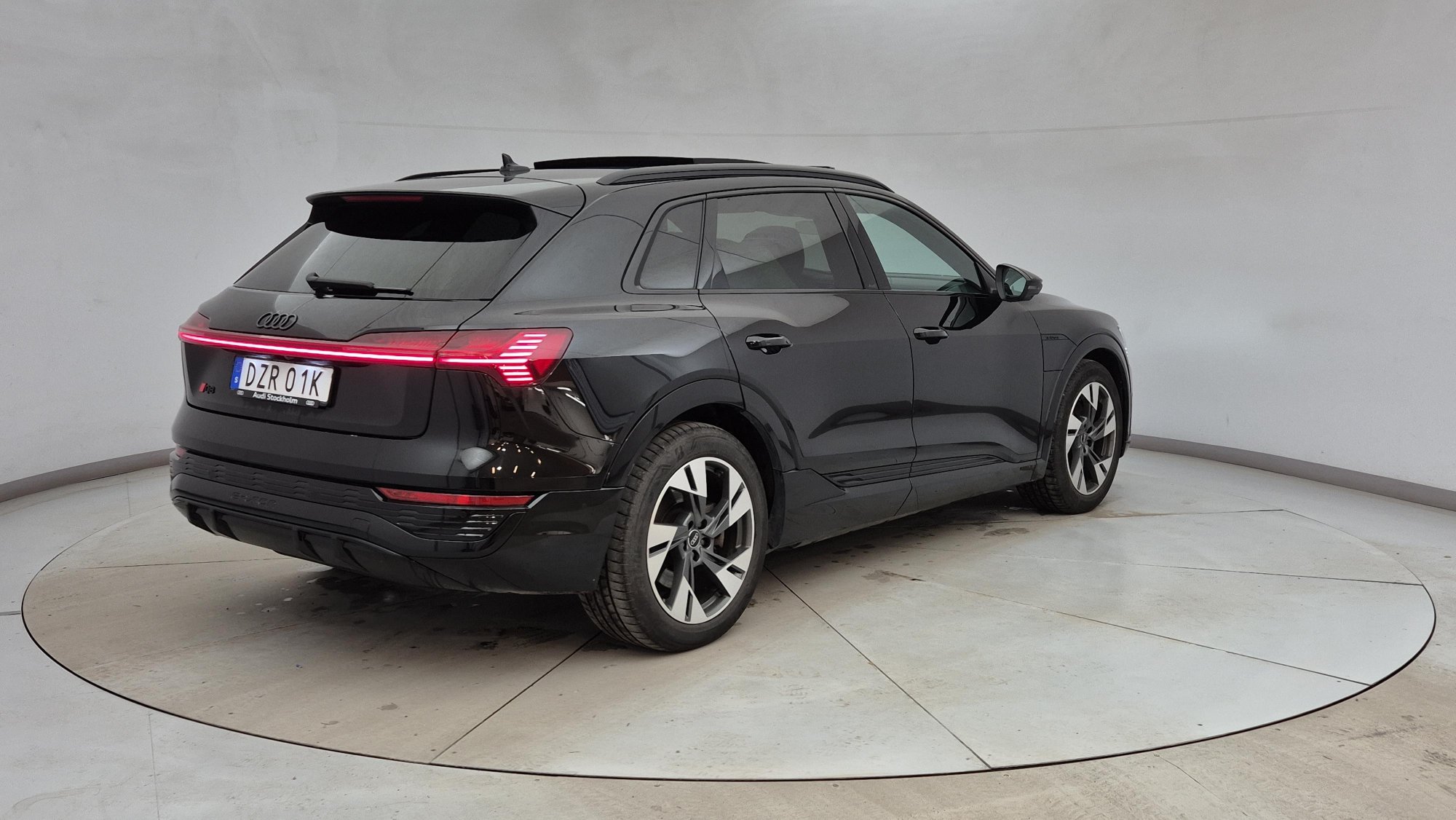 Audi Q8 E-tron 55 - Electric - Automatic - 408 hp - 45.273 km