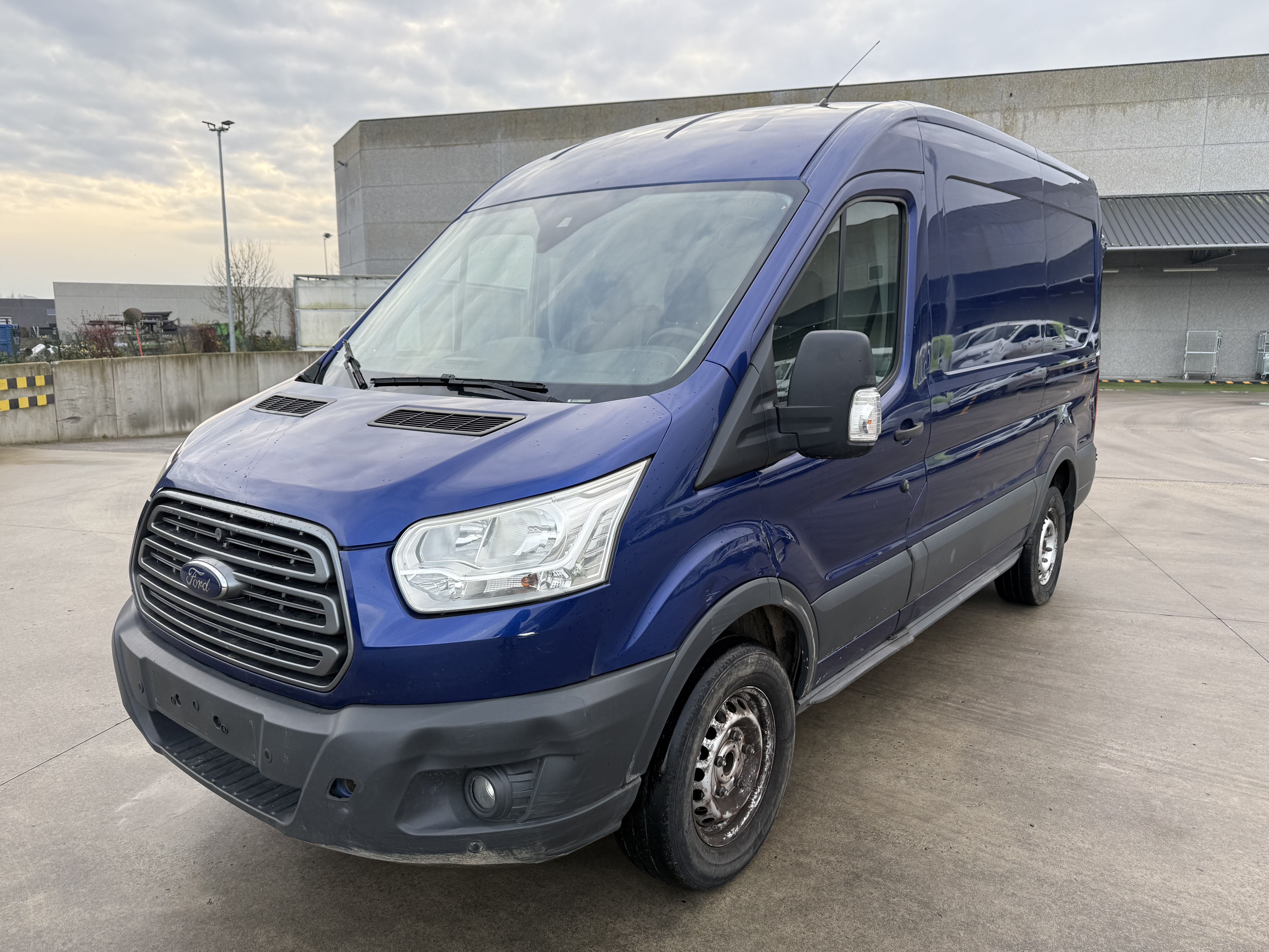 Ford Transit L2H2 2.2 TDCI Trend - Diesel - Manual - 125 hp - 226.273 km