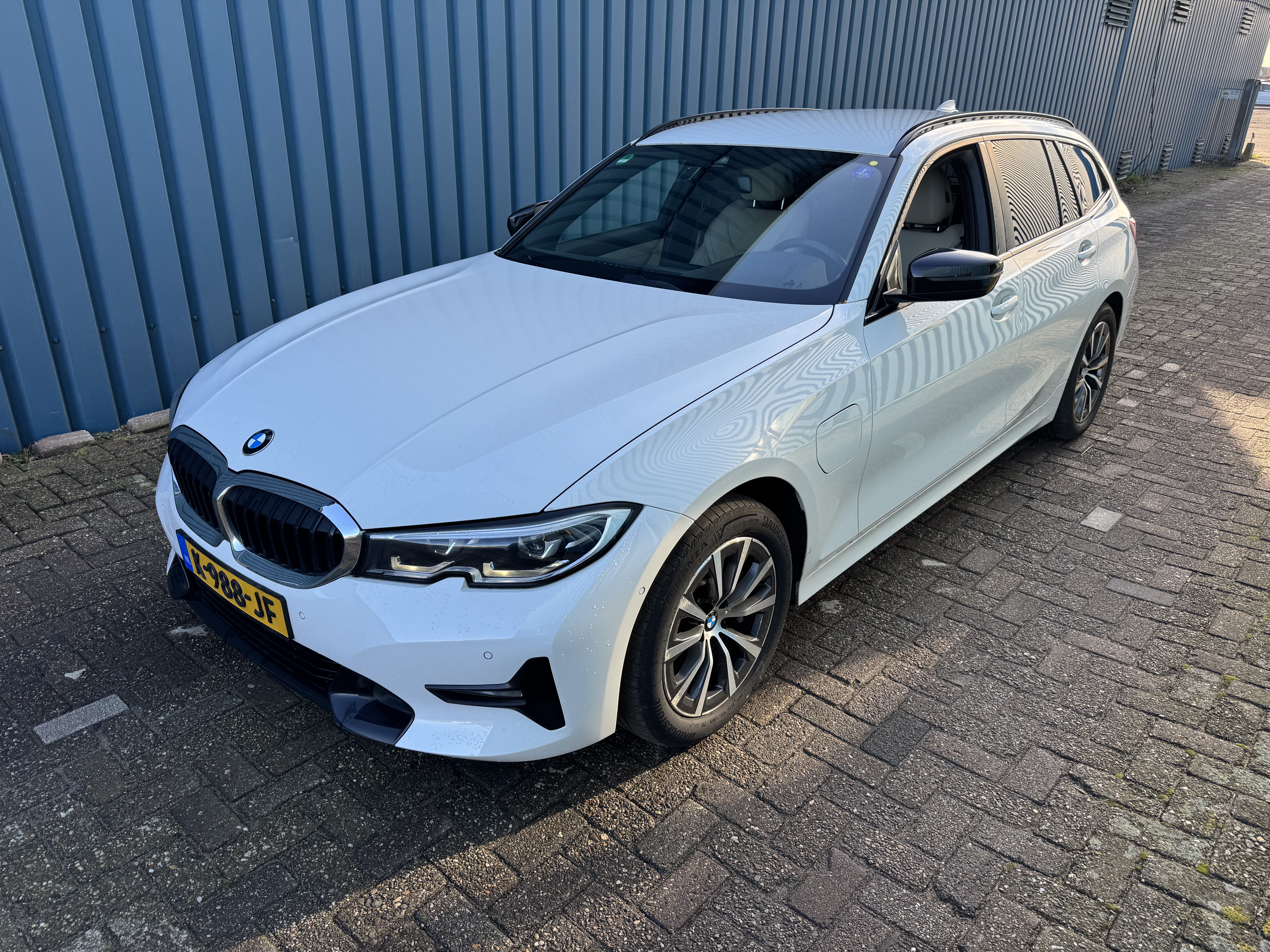 BMW 3 Series 330e Sport Line - Hybrid - Automatic - 292 hp - 196.316 km