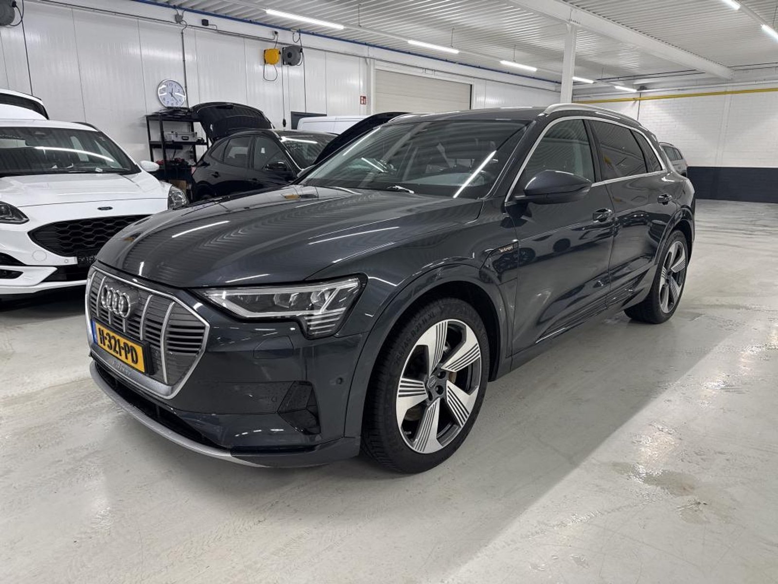 Audi E-tron 50 Launch - Electric - Automatic - 313 hp - 162.854 km