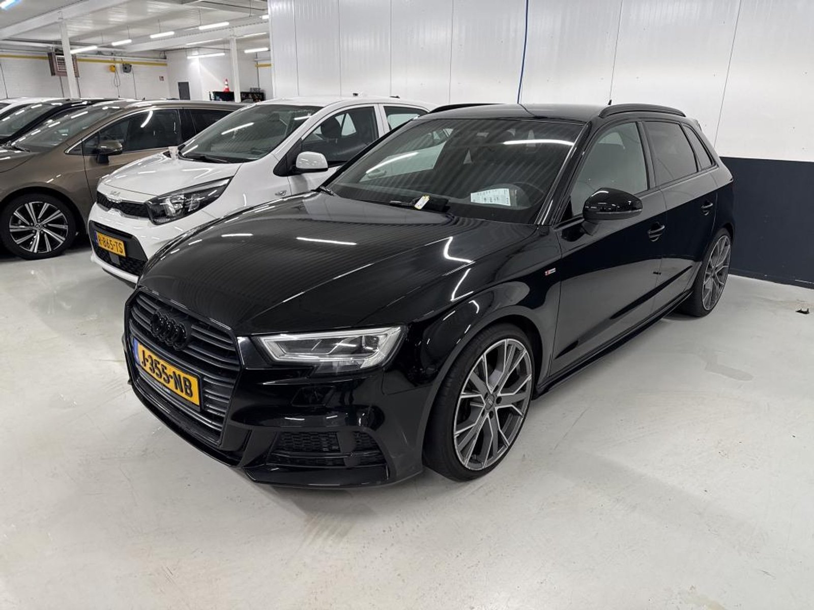 Audi A3 35 TFSI Design - Petrol - Automatic - 150 hp - 90.588 km