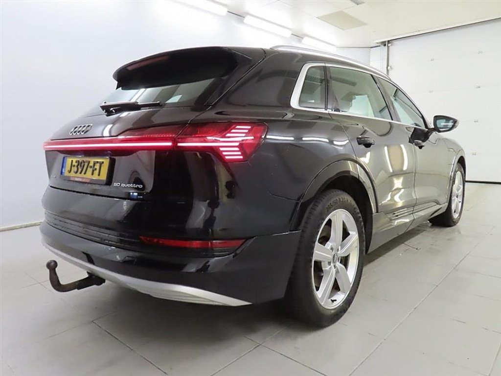 Audi E-tron 50 Launch - Electric - Automatic - 313 hp - 95.496 km