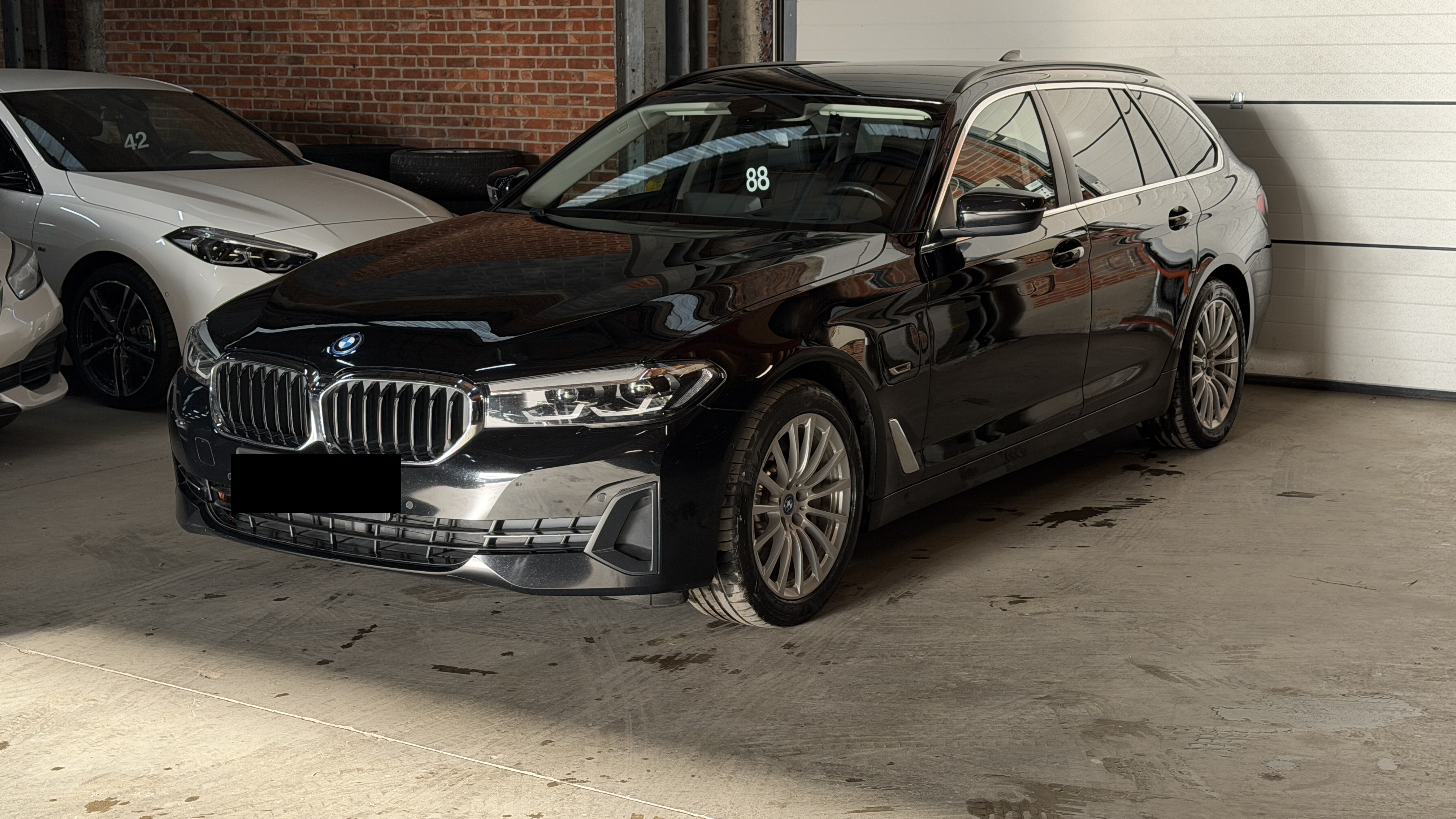 BMW 5 Series Touring 530e - Hybrid - Automatic - 184 hp - 102.235 km