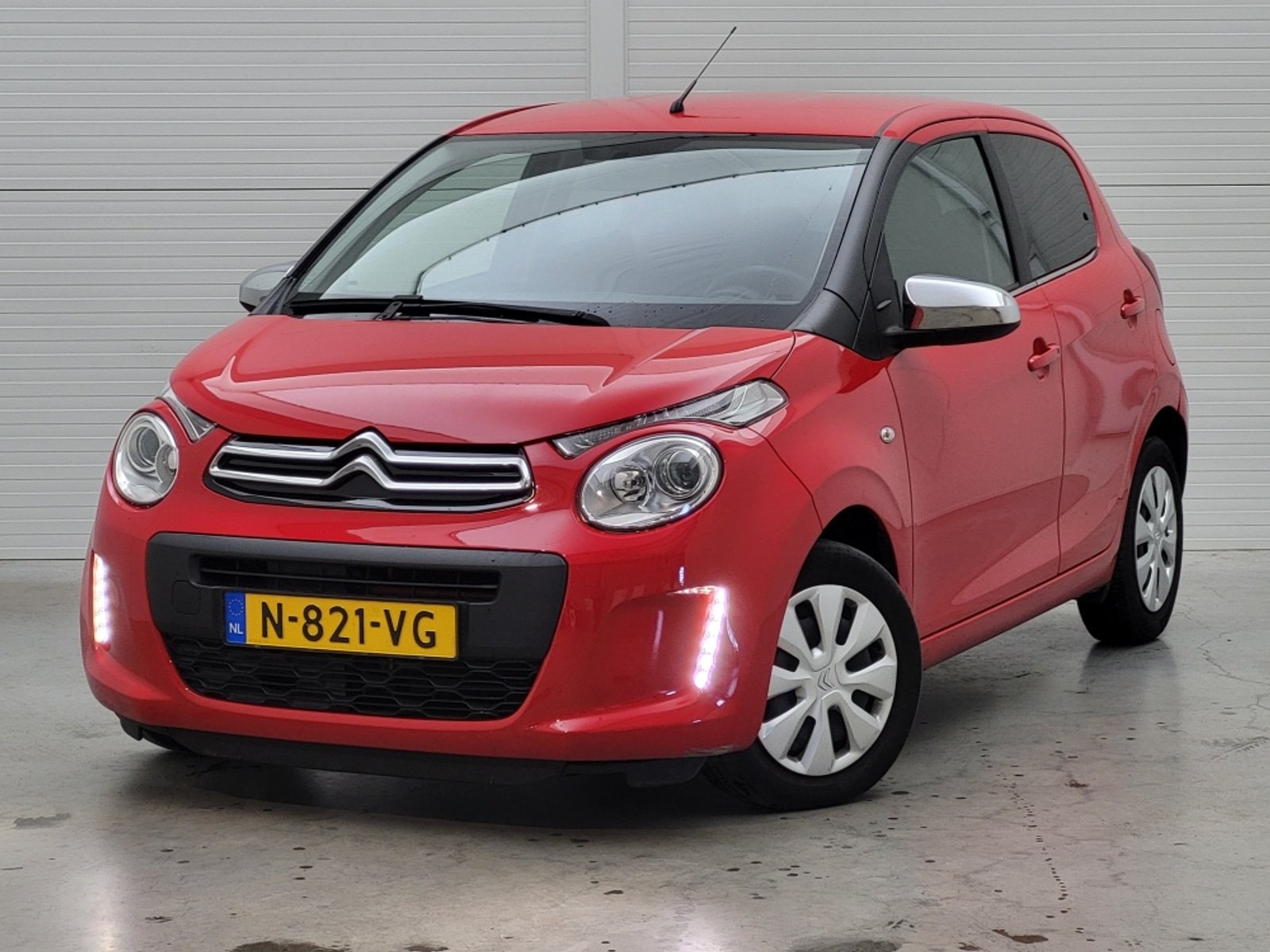 Citroën C1 1.0 VTI Feel - Petrol - Manual - 72 hp - 52.940 km