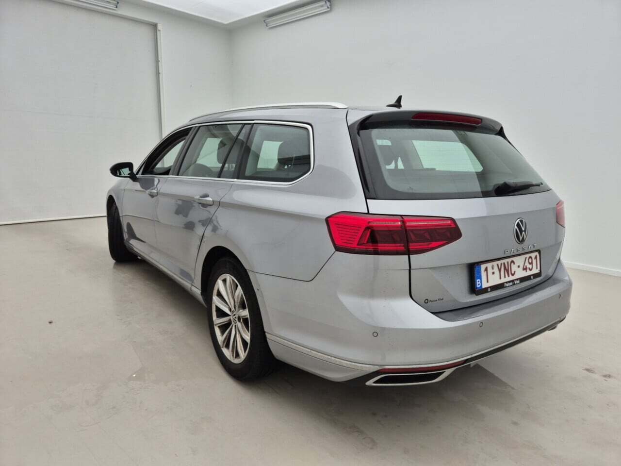 Volkswagen Passat 2.0 TDI Elegance Business - Diesel - Automatic - 122 hp - 203.042 km
