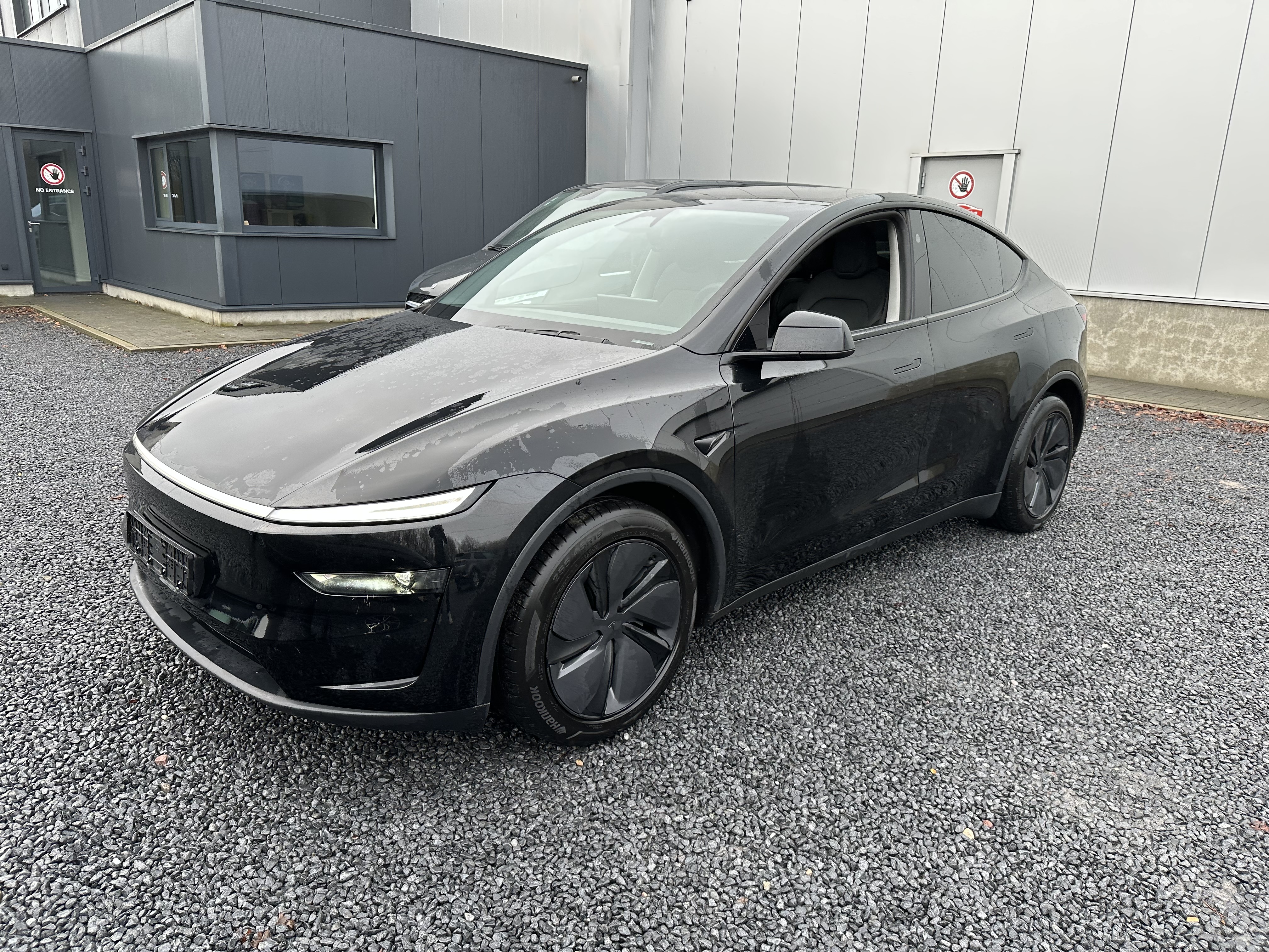 Tesla Model Y 58 kWh - Dual Motor - Electric - Automatic - 378 hp - 32.683 km