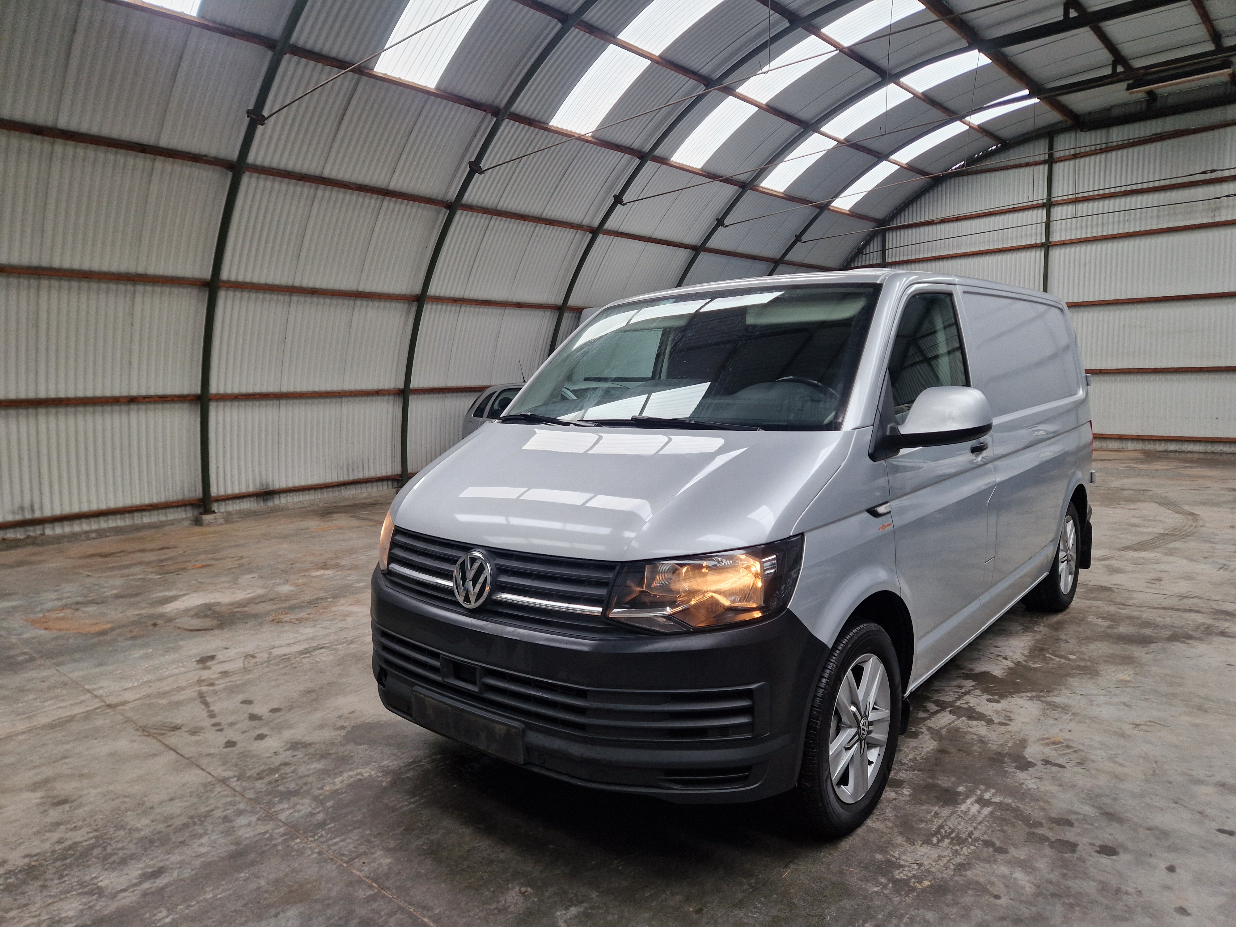 Volkswagen Transporter 2.0 TDI - Diesel - Automatic - 204 hp - 164.761 km