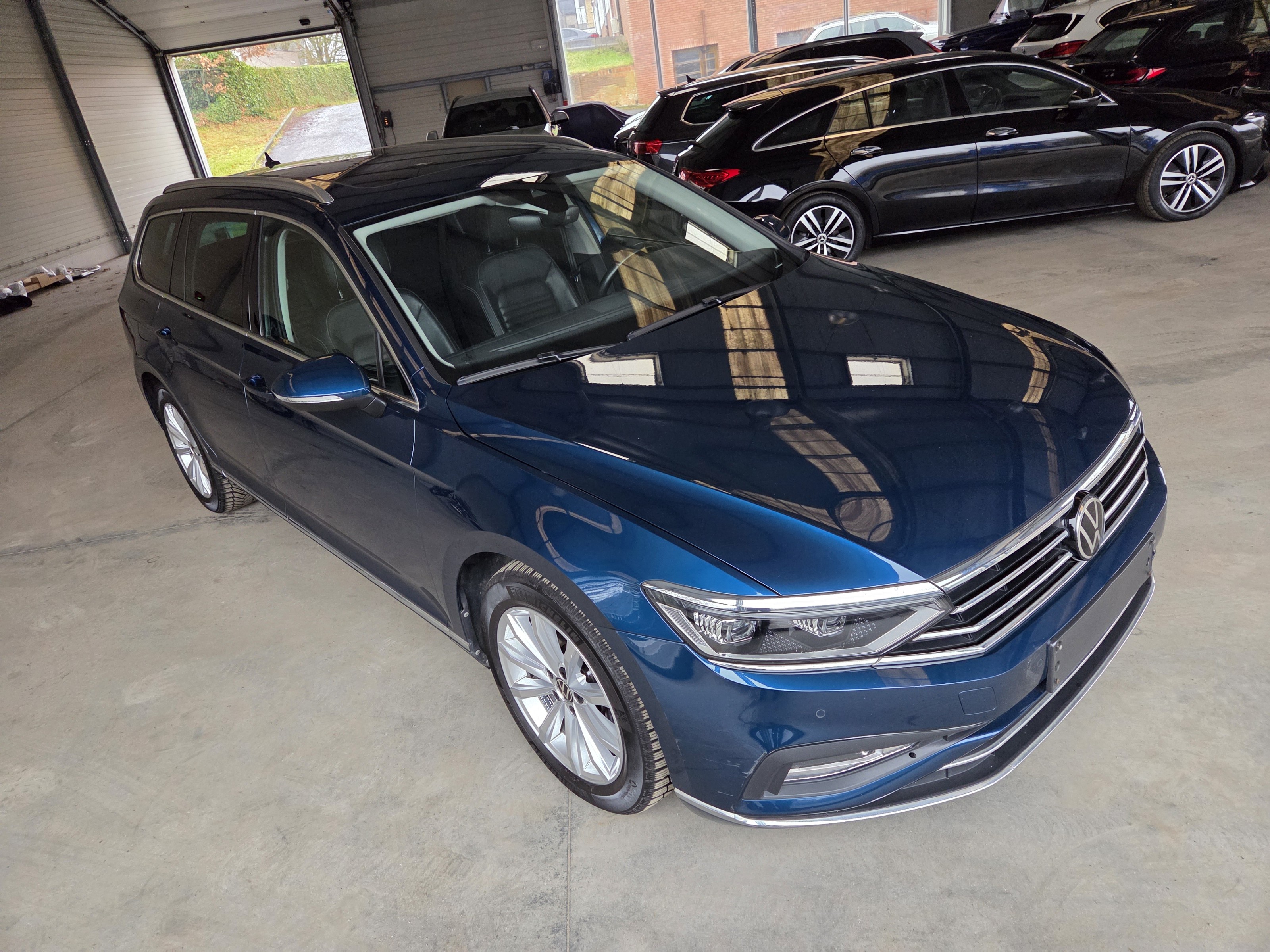 Volkswagen Passat Variant 2.0 TDI Elegance Business - 4Motion - Diesel - Automatic - 200 hp - 75.521 km Elegance Business