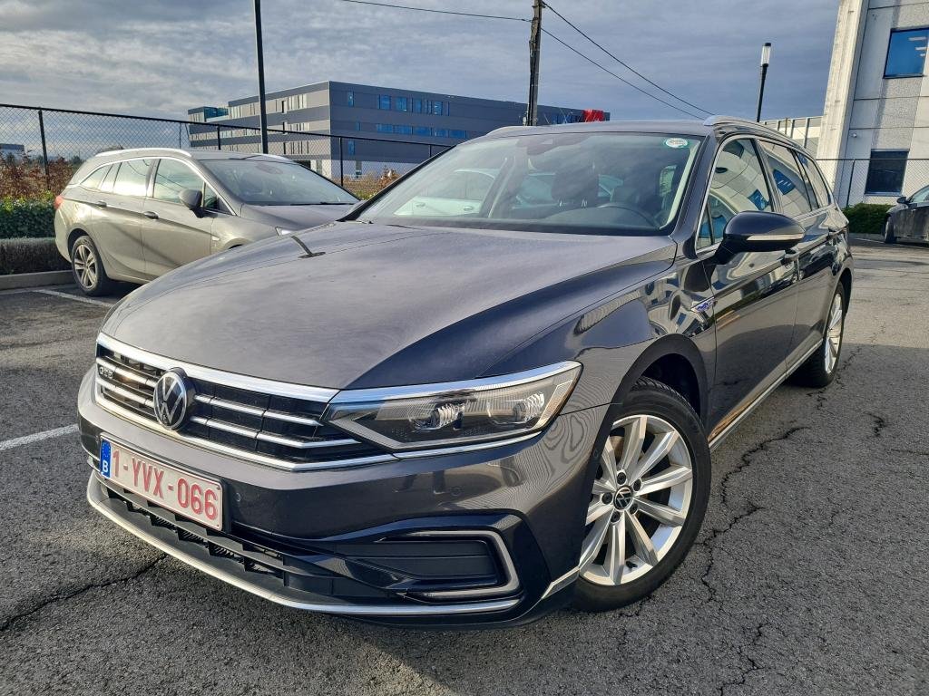 Volkswagen Passat Variant GTE 1.4 Business - Hybrid - Automatic - 156 hp - 115.726 km