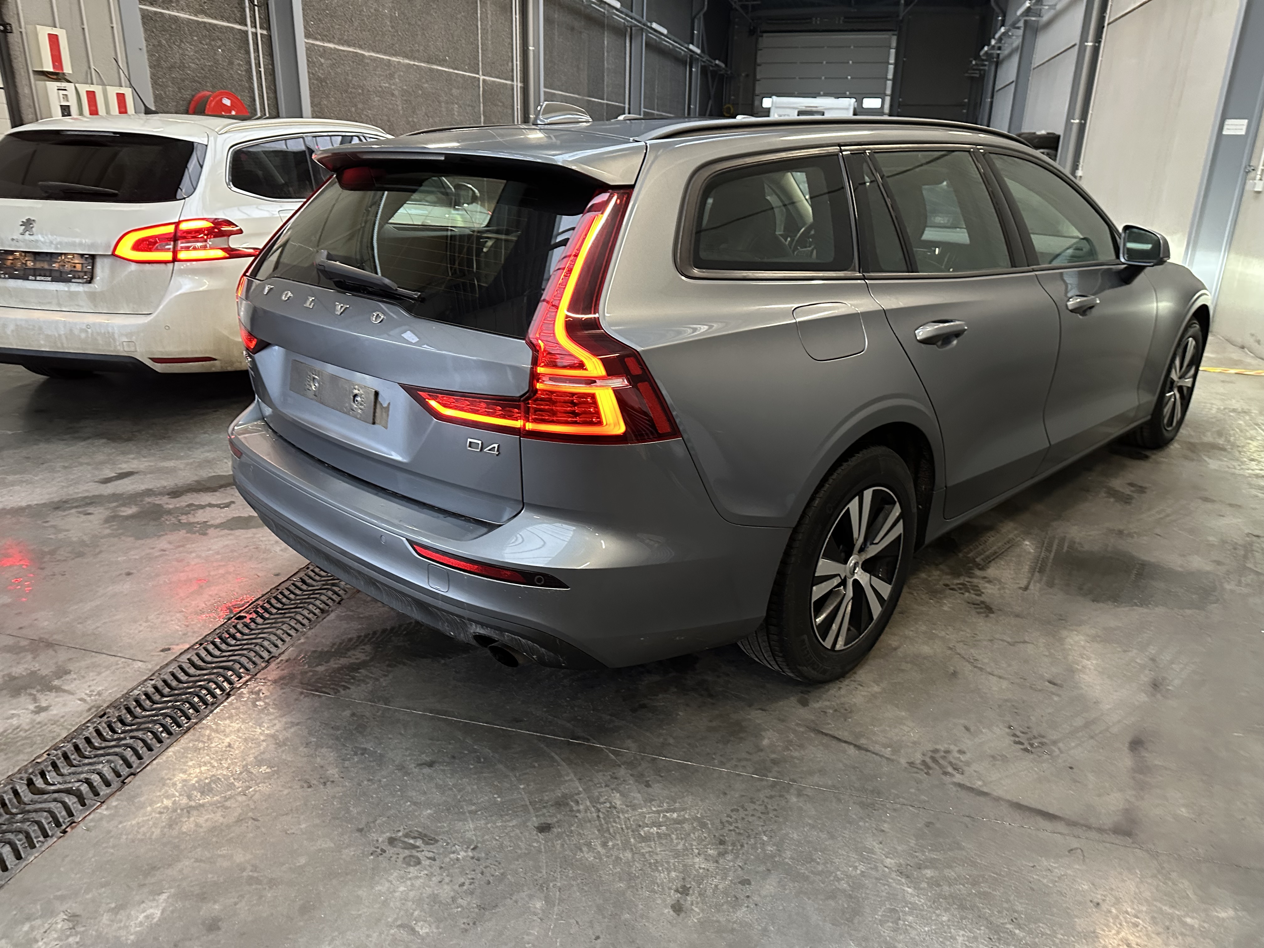Volvo V60 D4 - Diesel - Manual - 190 hp - 174.986 km
