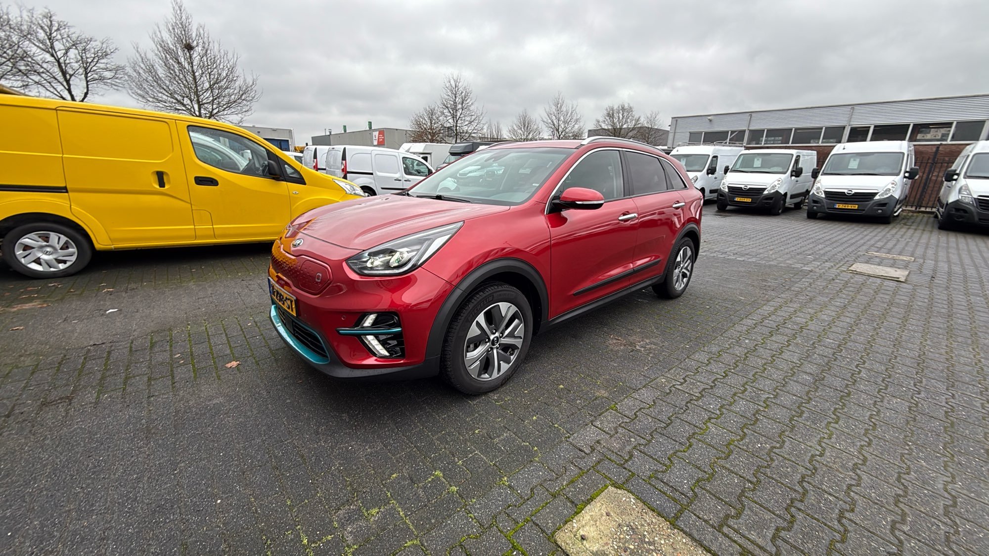 Kia Niro 65 kWh DynamicLine - Electric - Automatic - 203 hp - 121.027 km