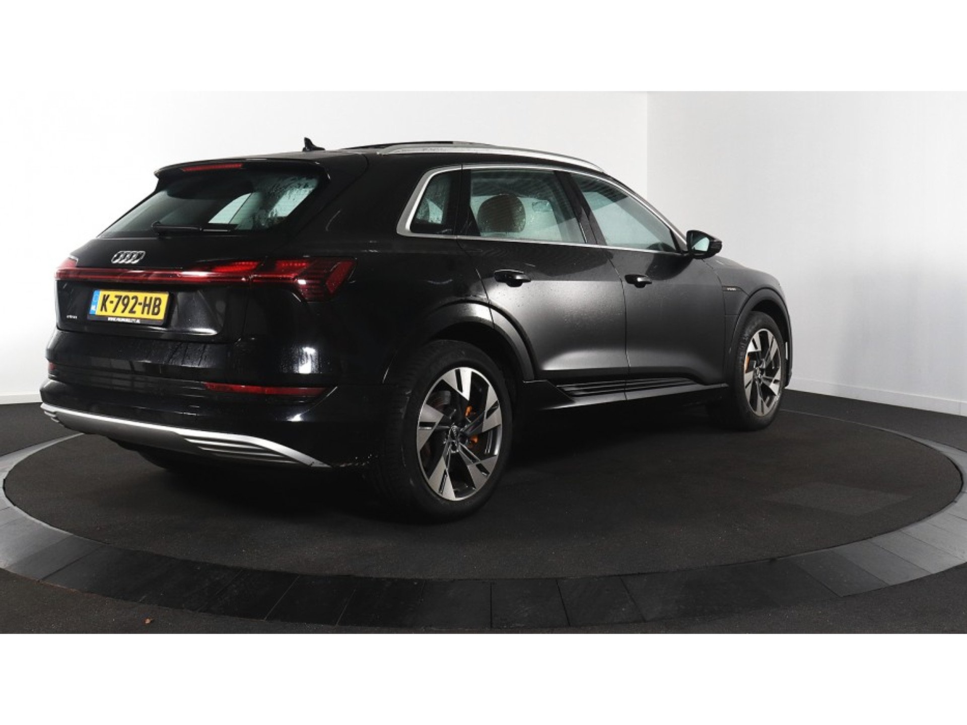 Audi E-tron 50 Business - Electric - Automatic - 313 hp - 105.860 km