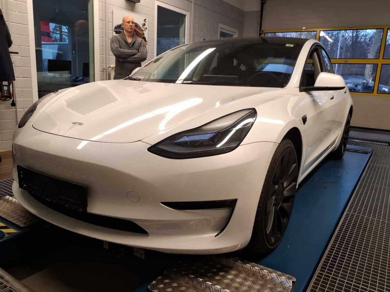 Tesla Model 3 - Electric - Automatic - 534 hp - 32.148 km